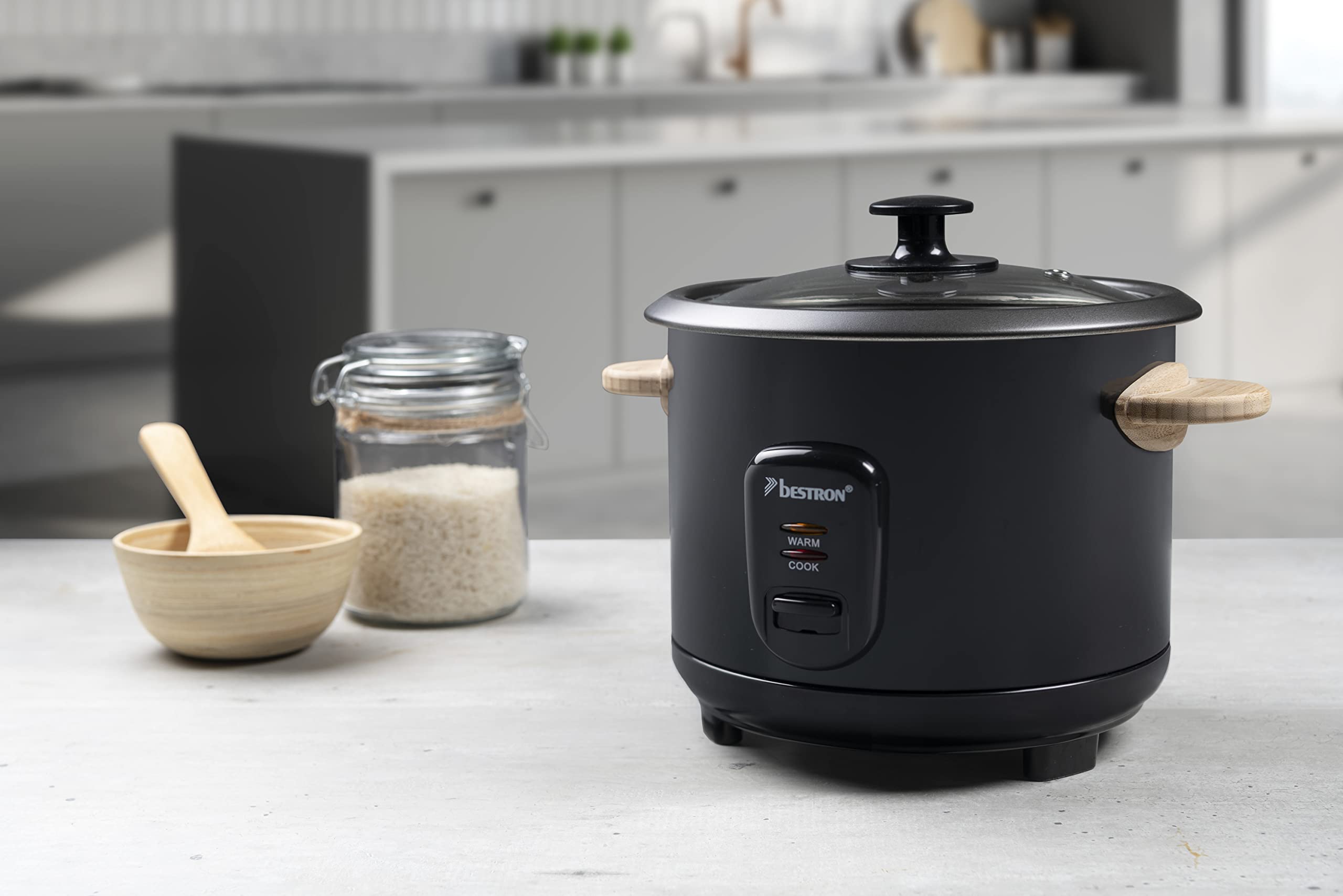 Bestron Cuiseur à riz avec poignées en bois, pour 8 à 10 personnes, avec tasse à mesurer et cuillère à riz, avec fonction chauffante, capacité de 1,8 l, 700 W, couleur : noir