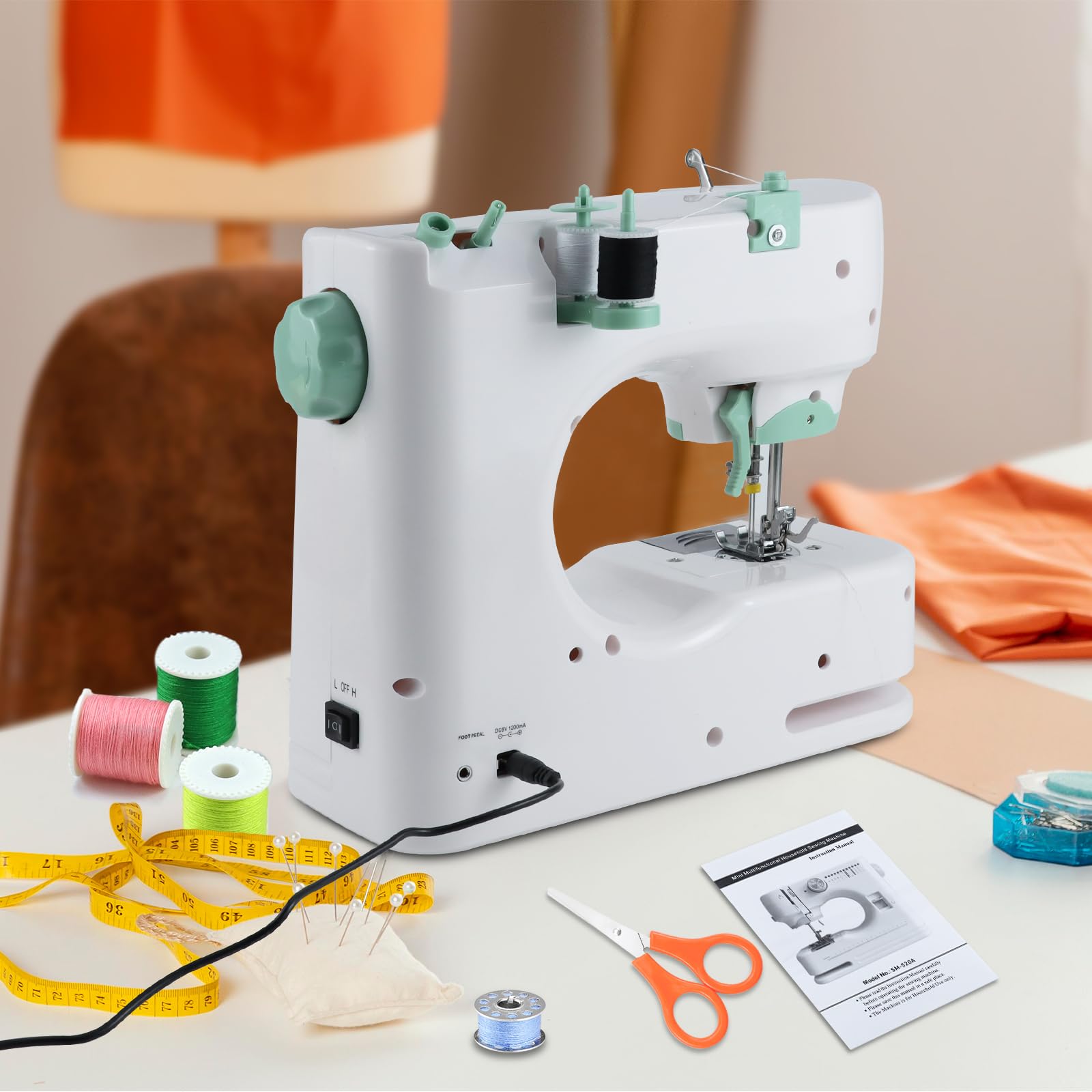 Przenośna Maszyna do Szycia Elektryczna z Podwójną Stopką, 12 Regulowanych Ściegów, Kompletny Zestaw (20 Kolorowych Tkanin 20x20 cm, Pedał & 60+ Akcesoriów) dla Początkujących, Rękodzieła i Napraw