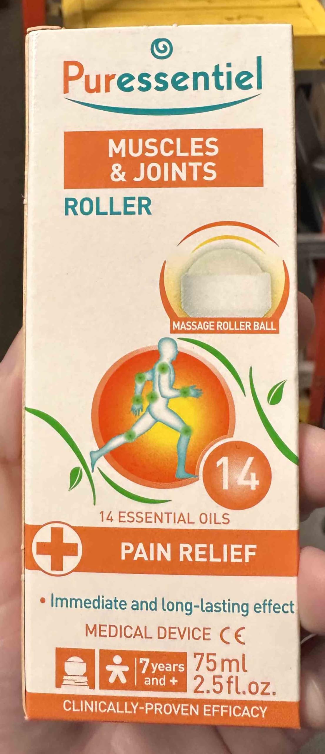Puressentiel - Articulaciones y Músculos - Roller con 14 Aceites Esenciales - 99,9% de origen natural - Ideal para aliviar los dolores crónicos - Rodillas, espalda y piernas del deportista - 75 ml