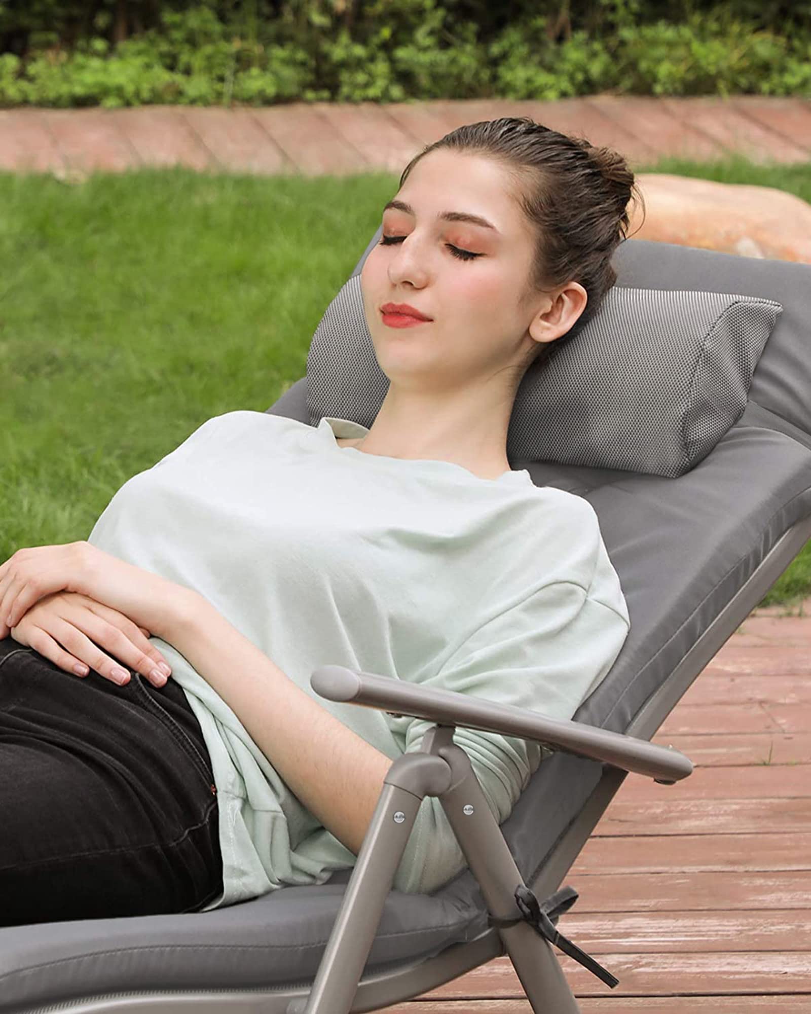 SONGMICS Chaise Longue, Bain de Soleil avec Matelas d Une épaisseur de 6 cm, Appui-tête Amovible, en Alu Anti-Rouille, Respirant, Inclinable, Charge Max 150 kg, Gris GCB24GY