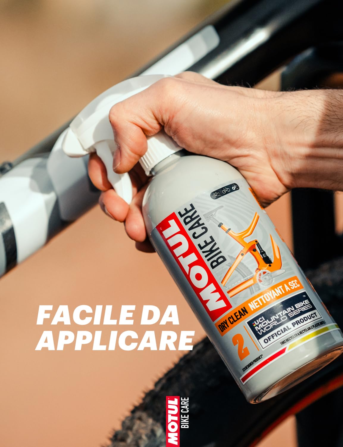 Motul - Spray per Pulizia a Secco del Telaio per Biciclette MTB - Senza Risciacquo - Tutte Le Superfici - Asciugatura Rapida - Senza Solventi e Siliconi - Bike Care Dry Clean off Road - 500 ml