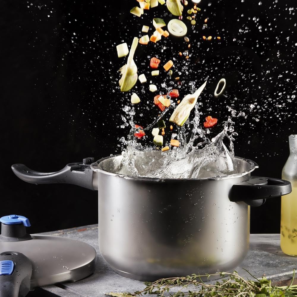 Food cooking in a pressure cooker