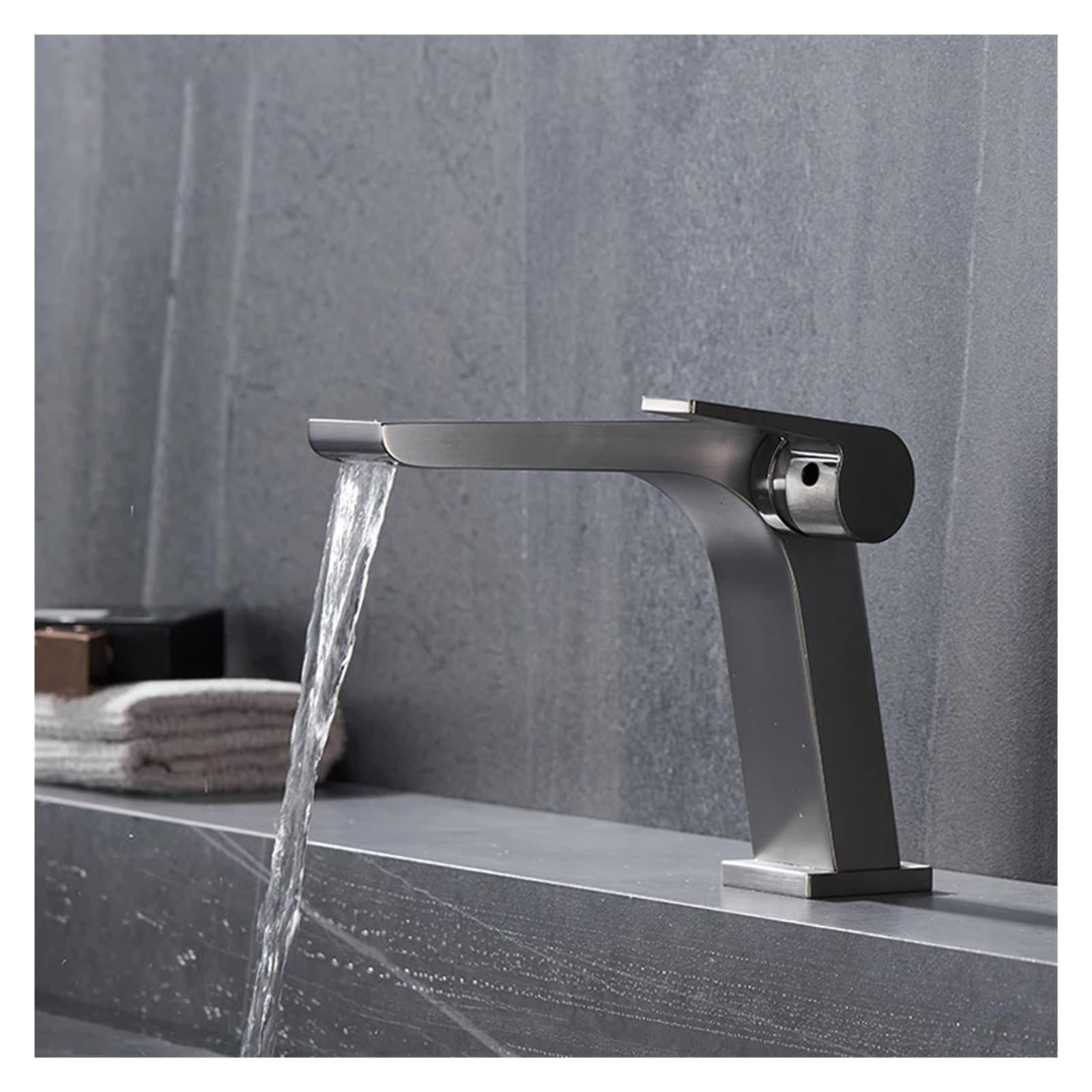 Robinet de lavabo cascade noir pour créer une salle de bain moderne de style spa