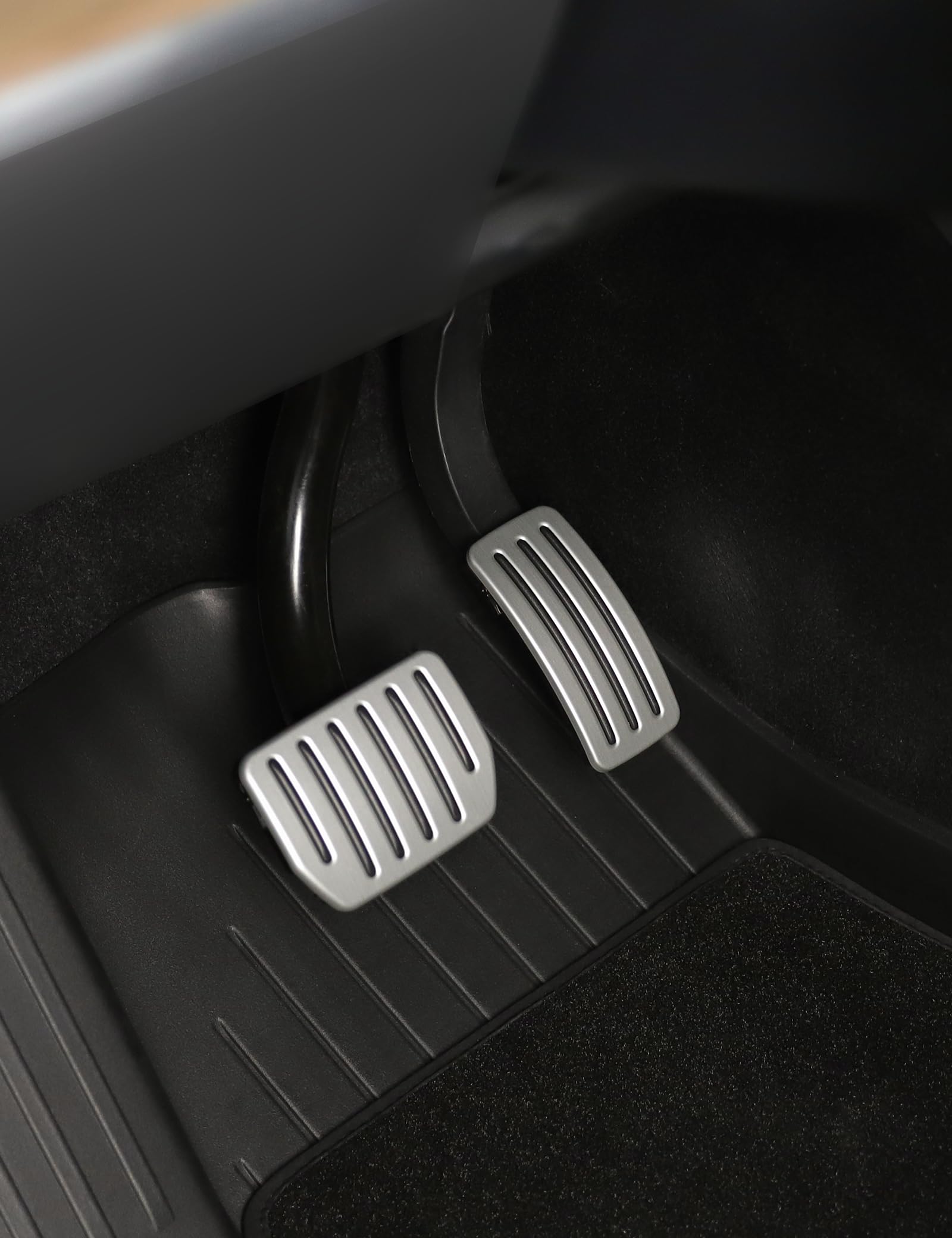 TPARTS Ensemble de pédales de Performance en Aluminium à Verrouillage Automatique pour Tesla Model 3 & Model Y - Couvre-pédales accélérateur et Frein - Protège-Pied antidérapant - Accessoires de