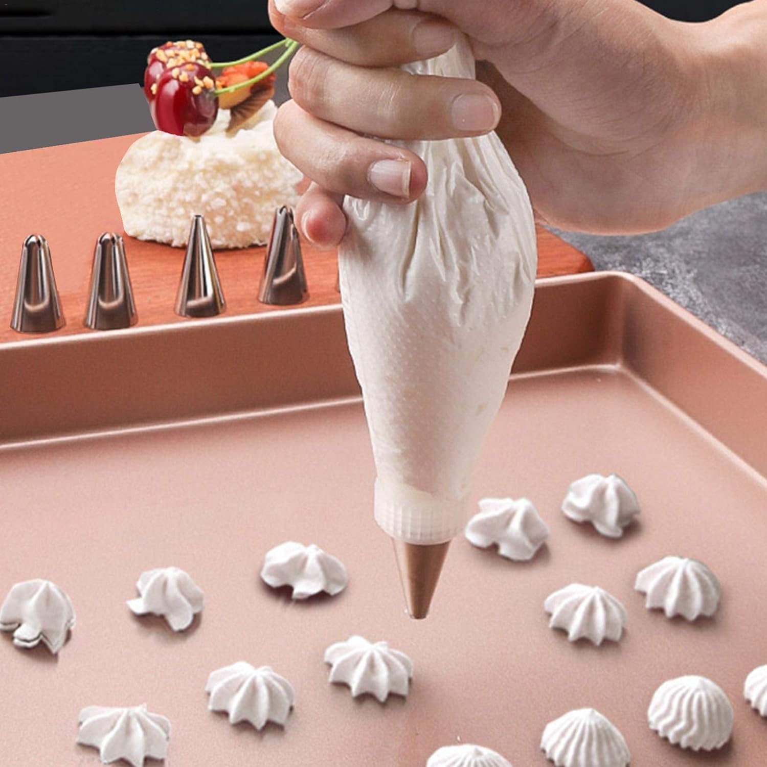 Kit di accessori per la decorazione di torte, set da 137 pezzi con punte per giradischi, spatole, tappi di ricambio, sacchetti riutilizzabili per principianti strumenti artigianali