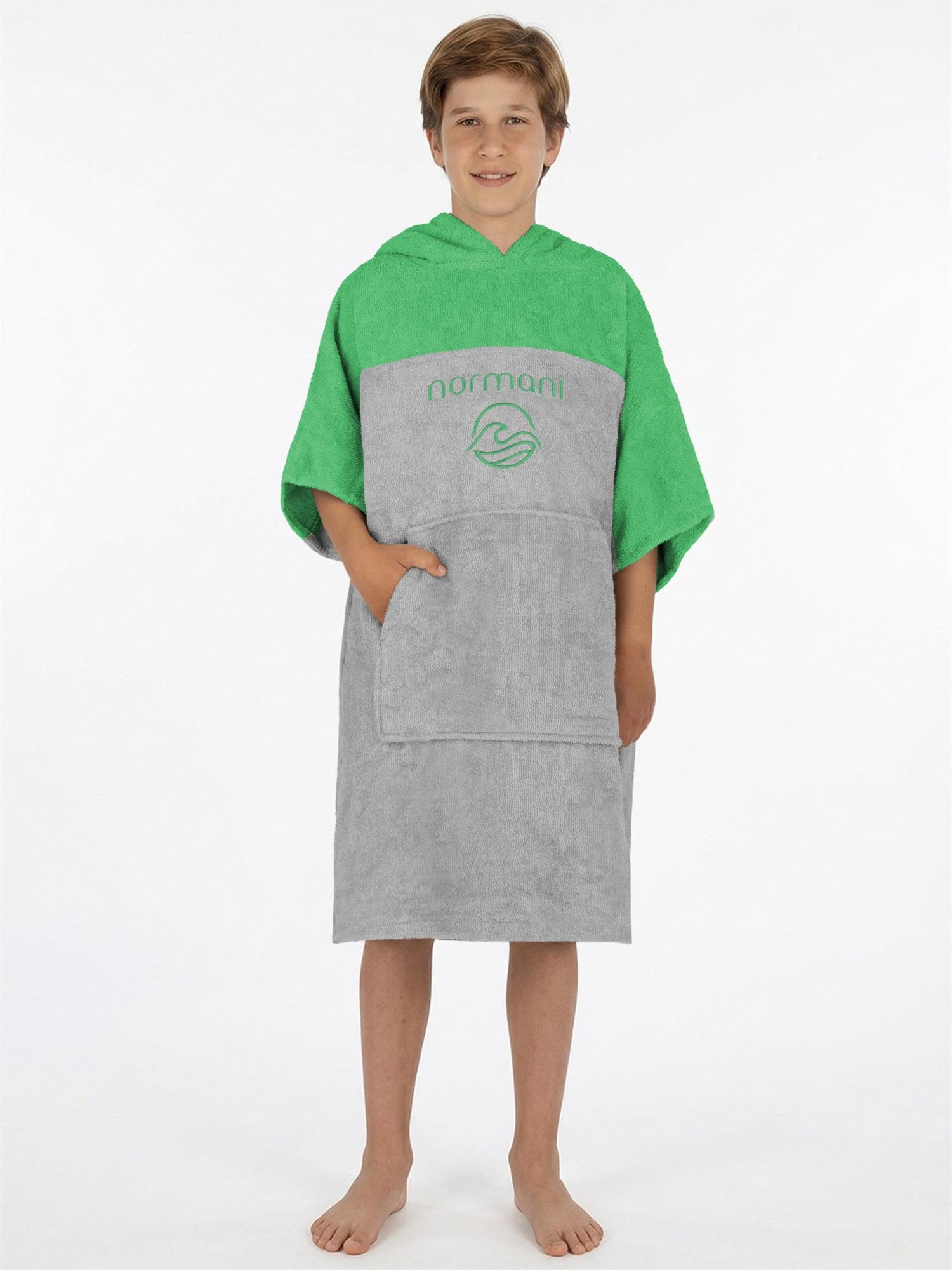 normani Teenager Frottee Badeponcho aus Bio-Baumwolle für Jungen und Mädchen - Strandponcho Surfer Poncho mit Umziehhilfe Grün OneSize