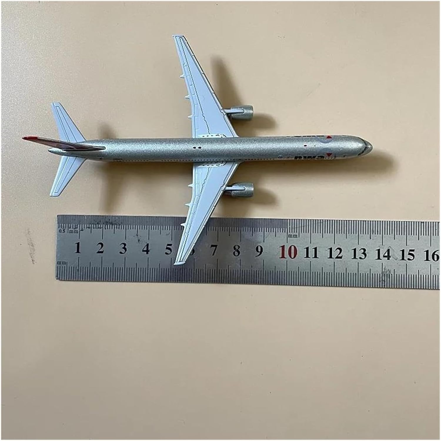 Decorated Airplane Models 1/400 for Boeing 757-300 American Aviation Die-cast Alloy Aircraft Model Commemorative Gifts