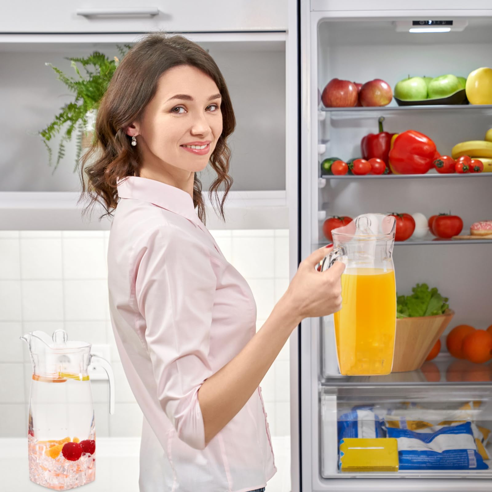 Paquete de 4 jarras de agua acrílicas con tapa y mango de boquilla, jarra de plástico transparente resistente al calor, contenedor de bebidas irrompible, jarra para refrigerador, jugo, té 7