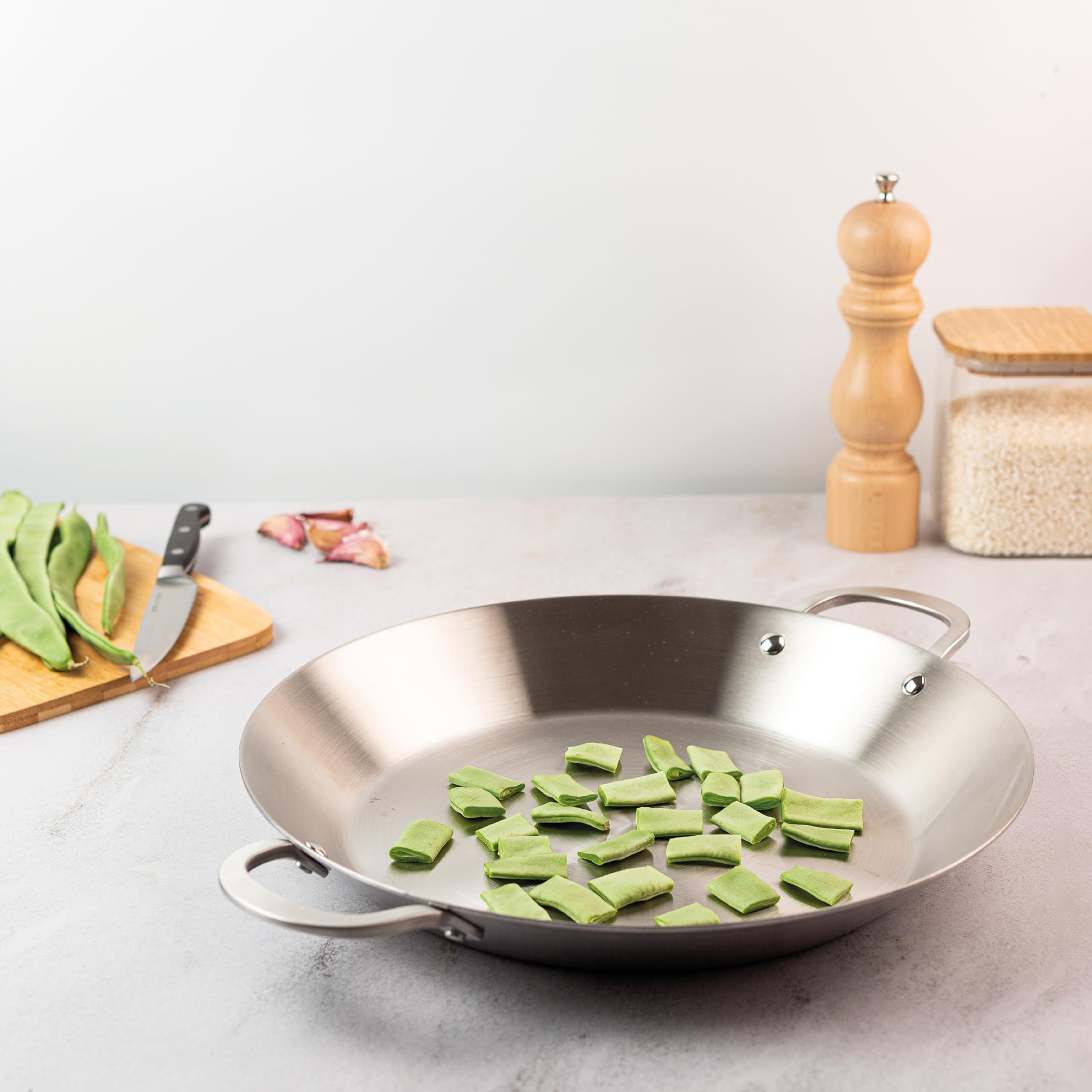 LACOR - 60840 - Padella per Paella TriChef in Acciaio Inox, Tecnologia Tricapa, Manici in Acciaio Inox, Induzione e Forno, 7 Porzioni, Facile Pulizia, Lavastoviglie, ø 40 cm e Altezza 6 cm