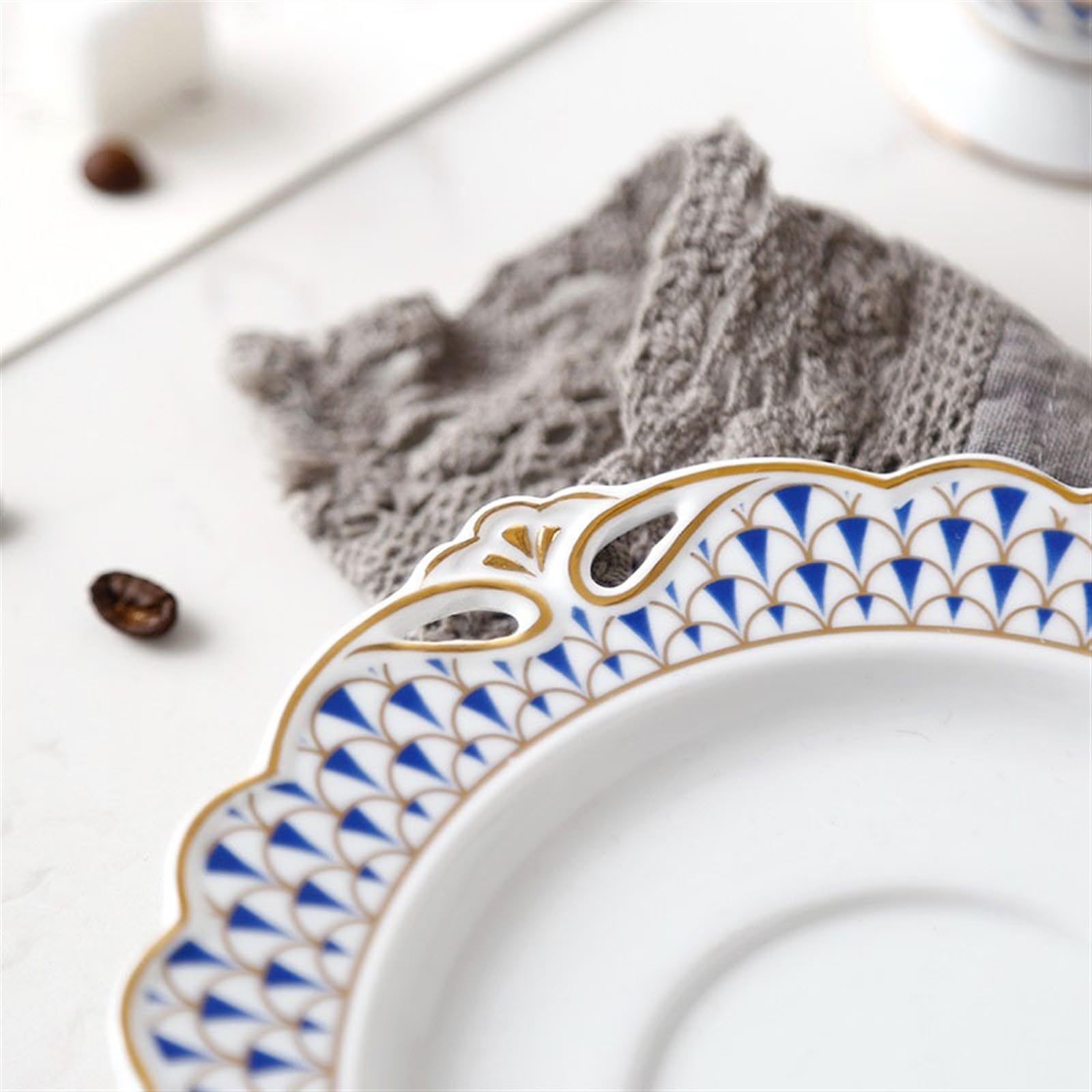 Kubek do herbaty Europejski luksusowy ceramiczny kubek do kawy podwieczorek z filiżanką i spodkiem łyżeczką filiżanki czarnej herbaty ze złotymi brzegami(Blue)