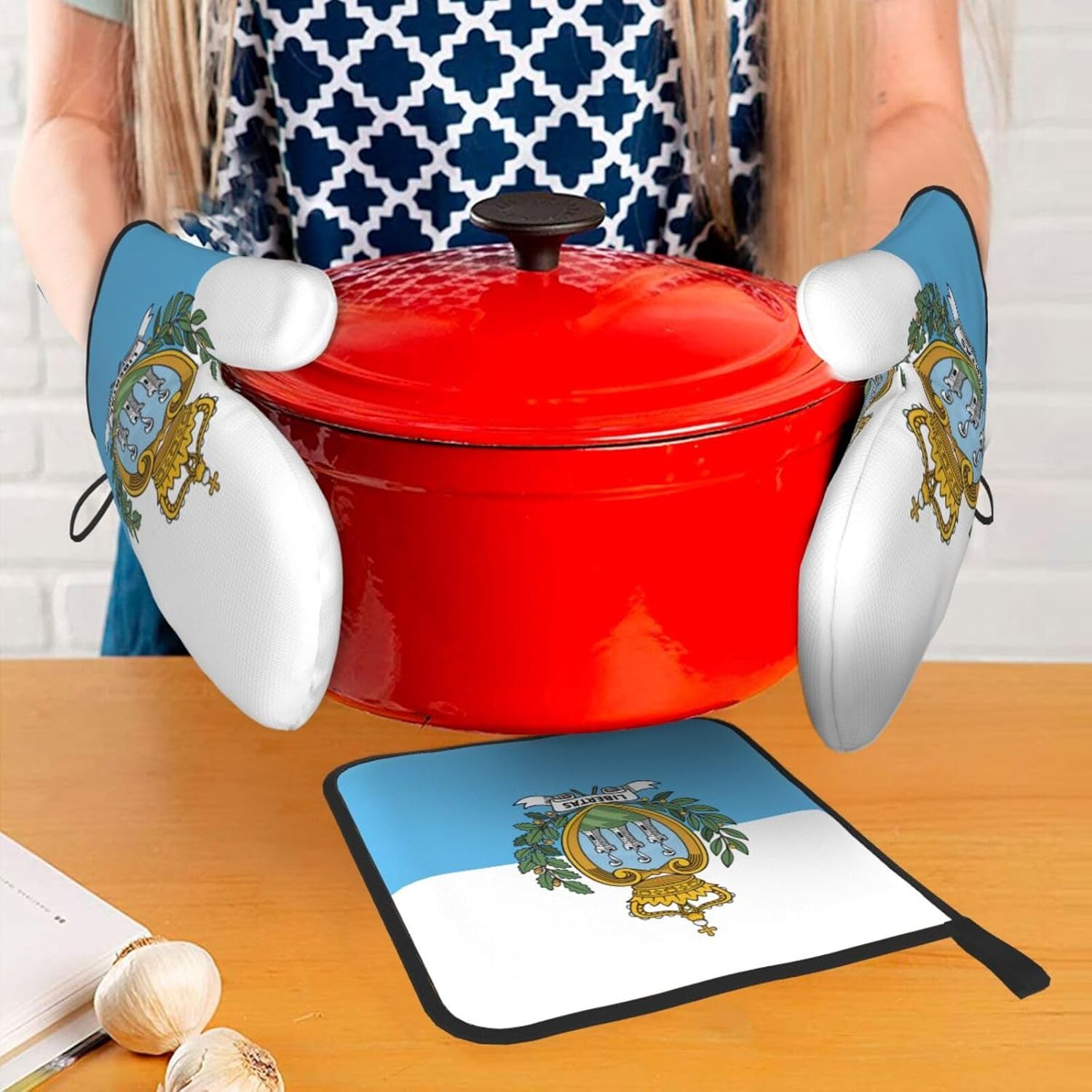 Flag of San Marino Print Heat Resistant Microwave Gloves, Used for Baking, Cooking, and Fashion Kitchen Essentials