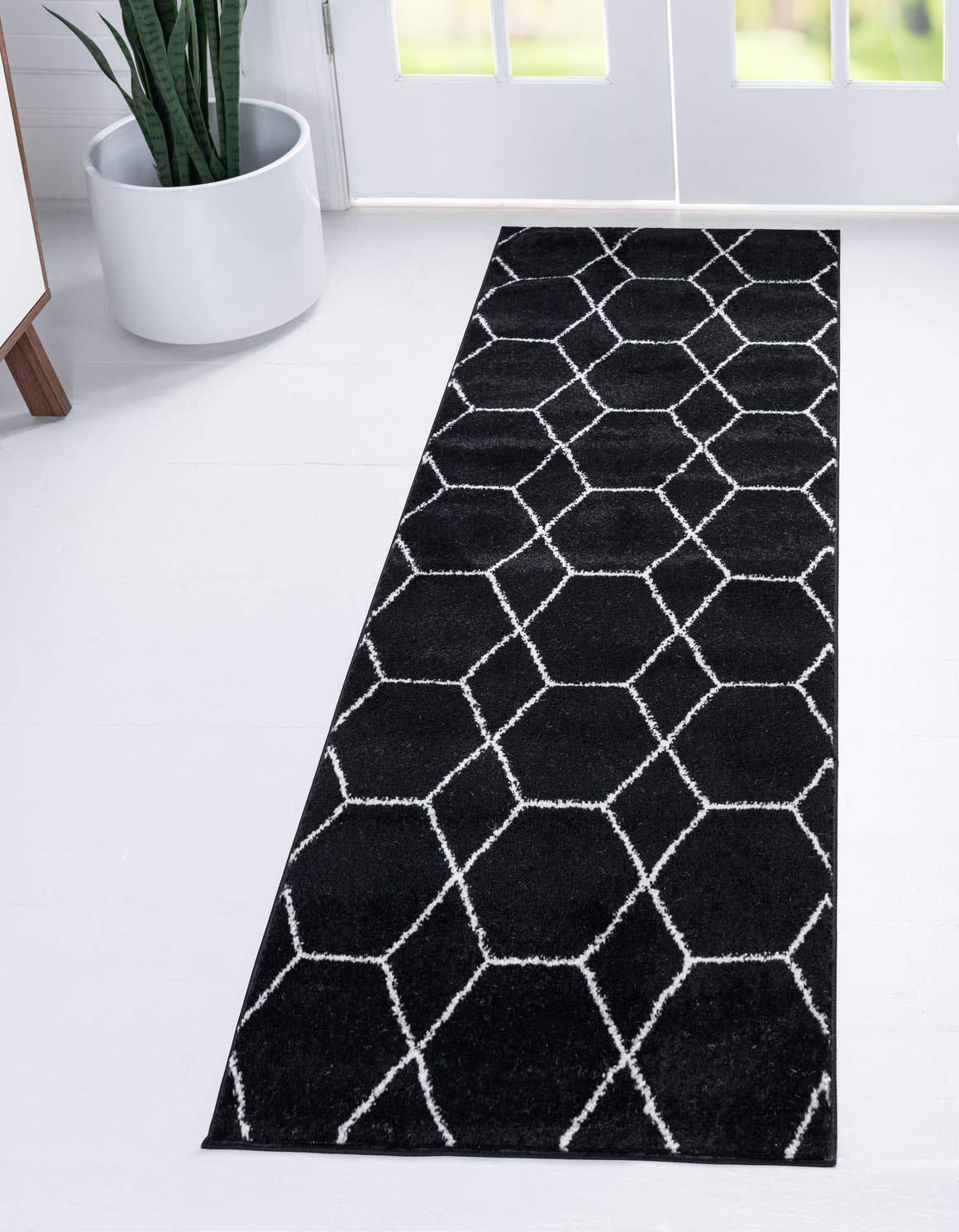 Unique Loom Trellis Frieze Collection Area Rug - Geometric (2' x 8' 8" Runner, Black/ Ivory)