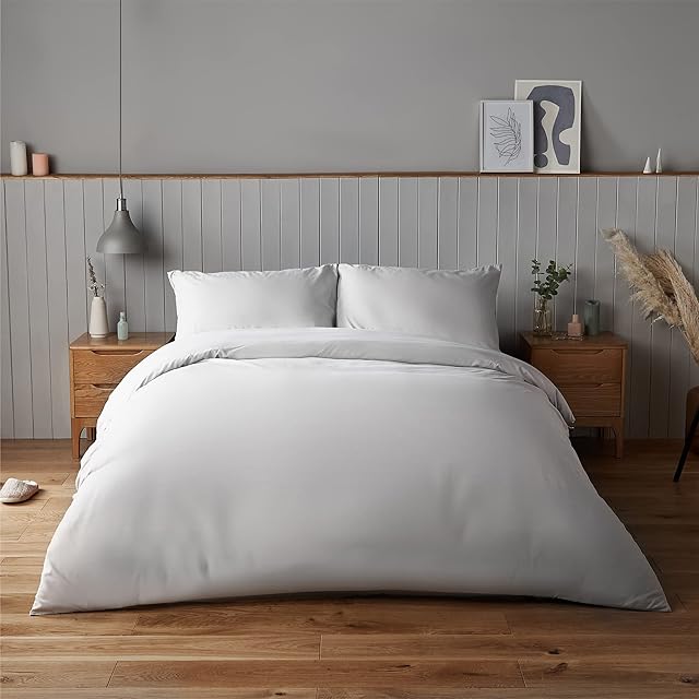 Silentnight Supersoft Collection White Duvet Cover Set. Supersoft Snuggly Easy Care Duvet Cover Quilt Bedding Set - Double (200cm x 200cm) + 2 Matching Pillowcase