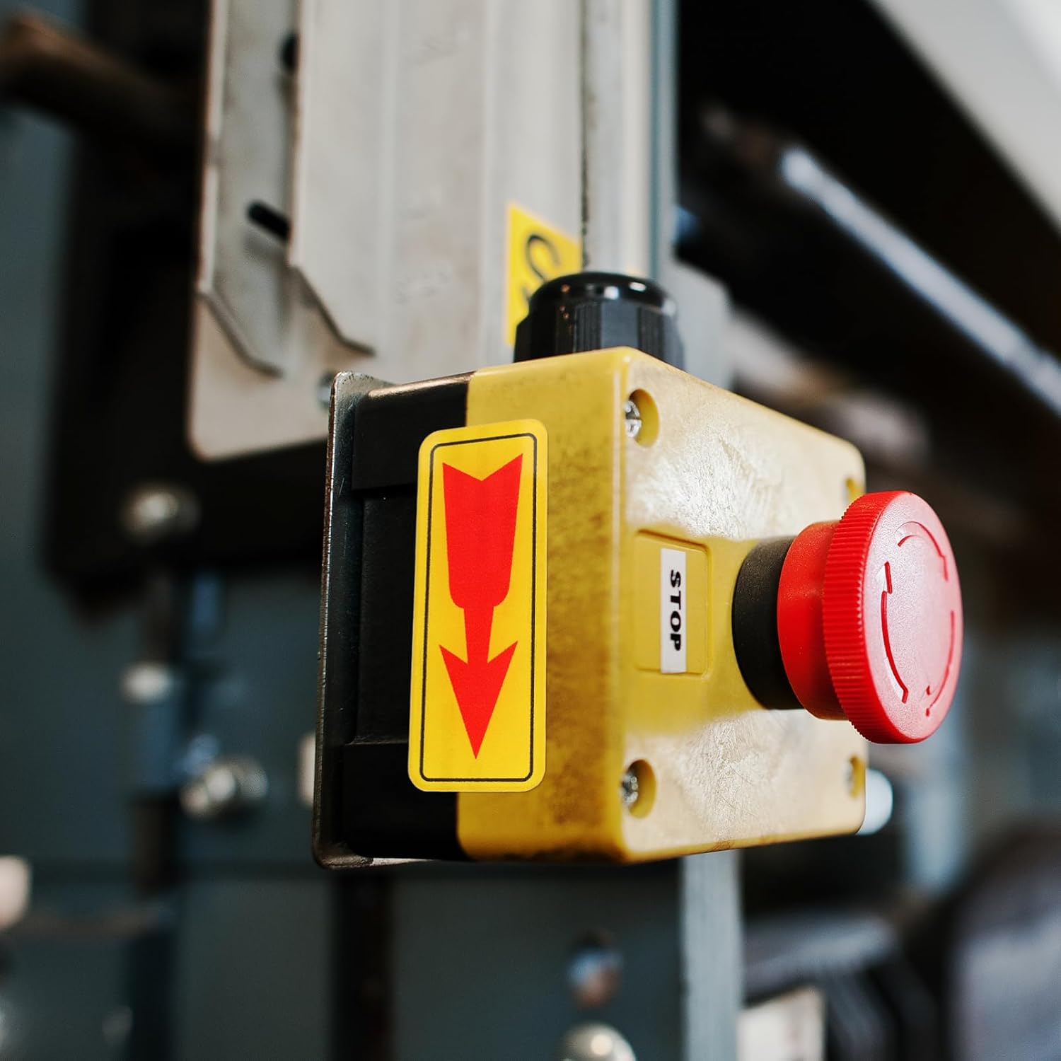 ABOOFAN 10pcs Safety First Emergency Stop Switch Safety Warning Signs Arrow Indicators Red Arrow Stickers for Directional Guidance