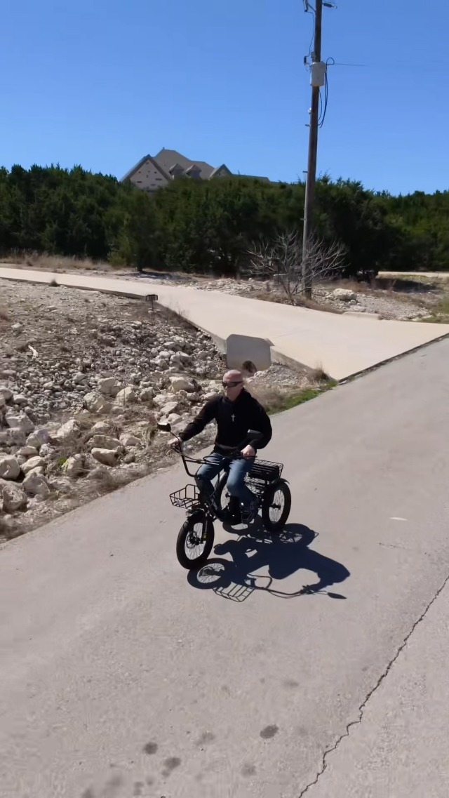 ESKUTE E Trike Electric Bike, Peak 1200W Brushless Motor Folding Trike 18X3.0 Fat Tire Ebike, 624Wh Battery, Step-Thru 3 Wheel Electric Bicycle, 55 Miles, 18MPH+ Tricycle for Adults Black Classic