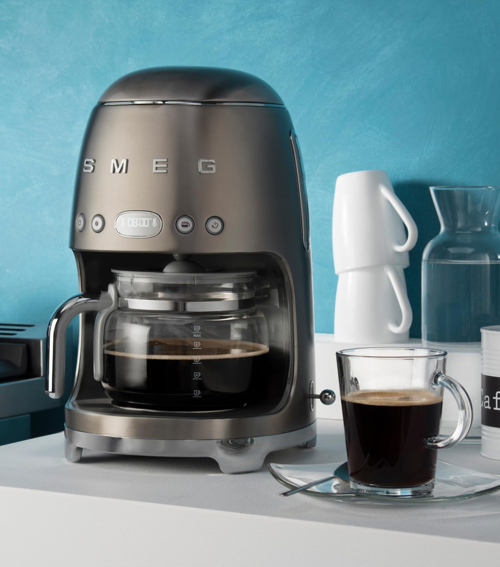 Smeg, DCF02BLEU, Filter-Kaffeemaschine, Aroma und Autostart-Funktion, Glaskaraffe bis 12 Tassen, 2 Intensitätsniveaus, Warmhaltefunktion, 1050W, Schwarz