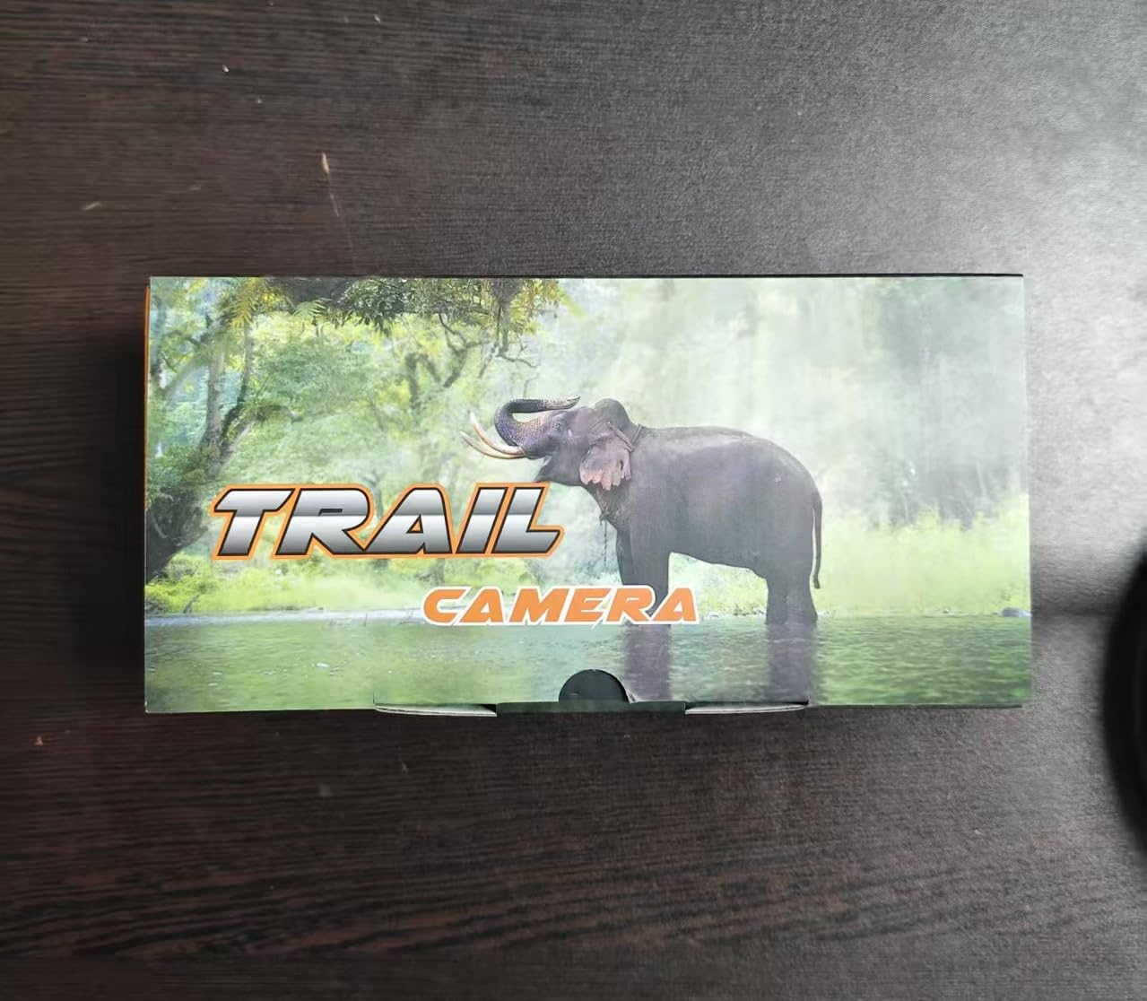 Wildkamera mit 8K Video, 60MP Full HD, WLAN & Handyübertragung APP, Bewegungssensor, Nachtsicht, 0,1s Auslösezeit, Infrarot Wildtierkamera, Wasserdicht IP66, inkl. 32G Speicherkarte & Kartenleser