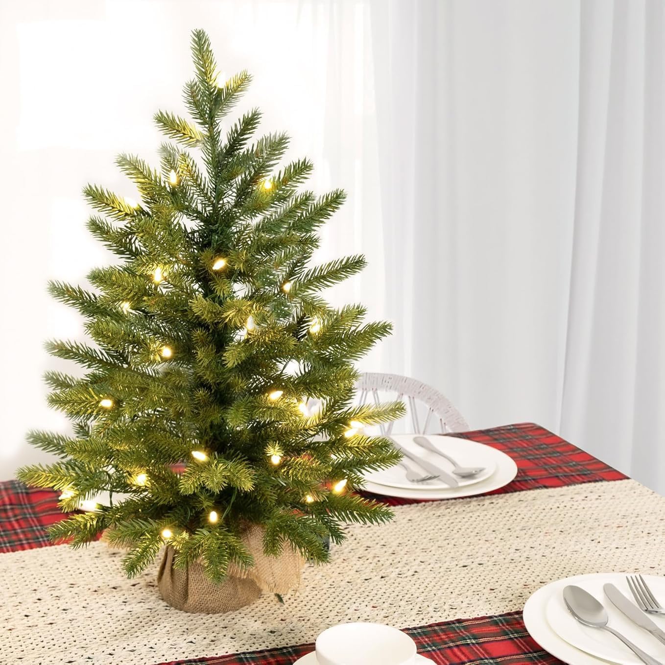 Árbol de Navidad artificial de 18 pulgadas, preiluminado con LED blanco cálido, funciona con pilas, temporizador remoto, ignífugo, base tejida, decoración festiva del hogar