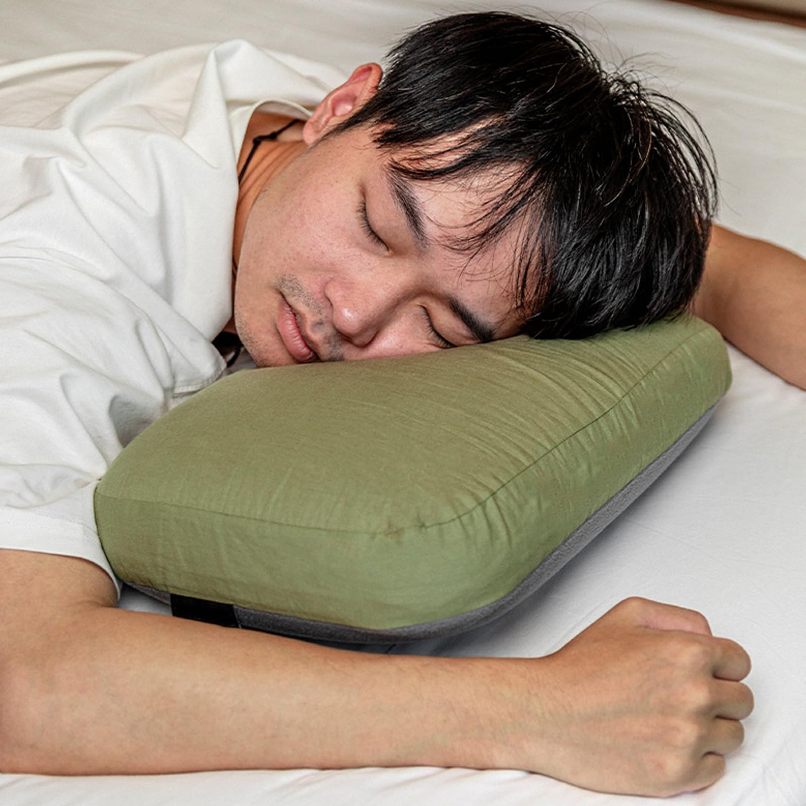 Oreiller en mousse compressible avec sac de rangement pour économiser de l'espace et poids léger pour la randonnée, un usage quotidien, le camping