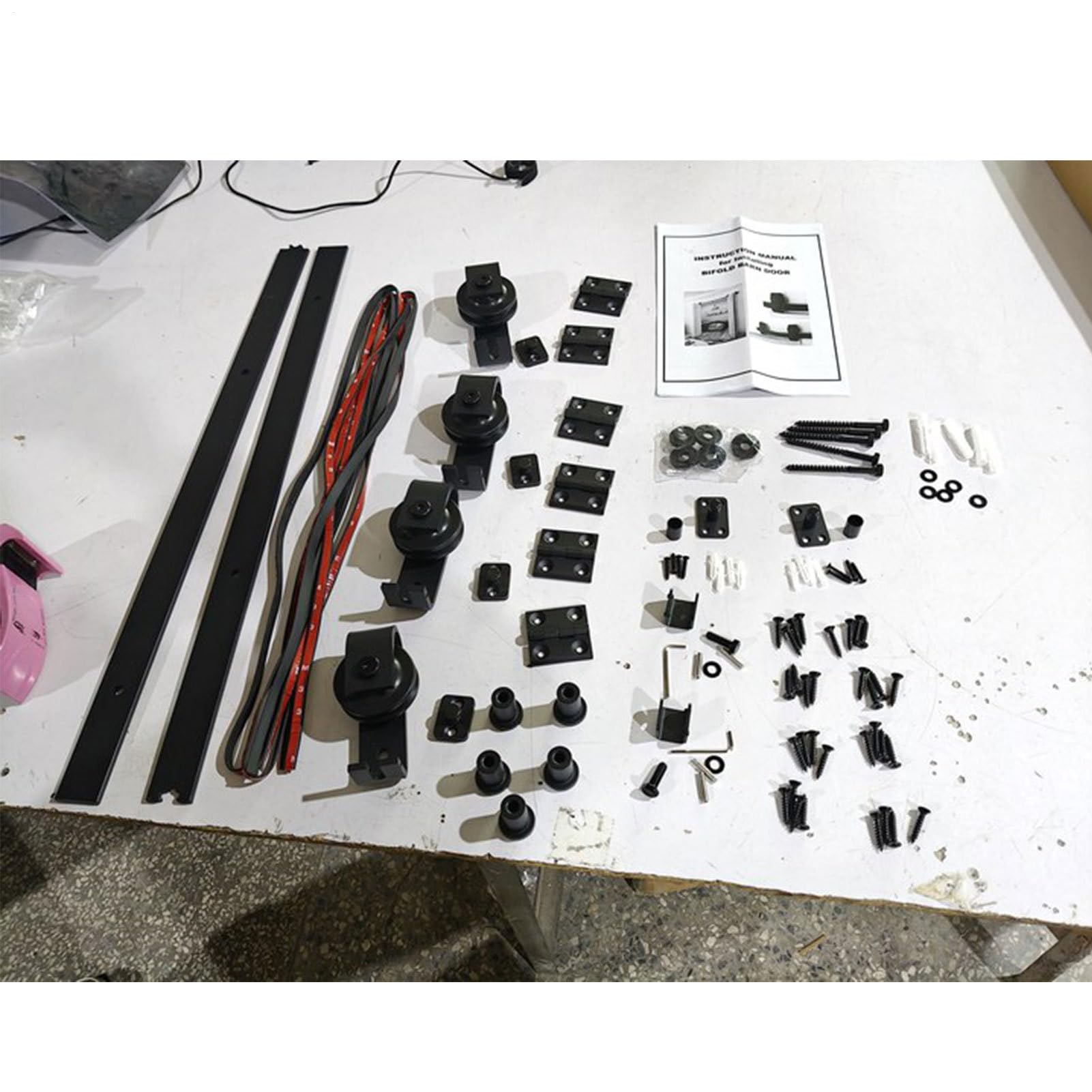 Kit de accesorios para puertas de granero, puerta plegable, kit de hardware para puerta corredera de 4,8 pies, juego de hardware en forma de T - Ruedas negras para armario - Accesorio para apartamento