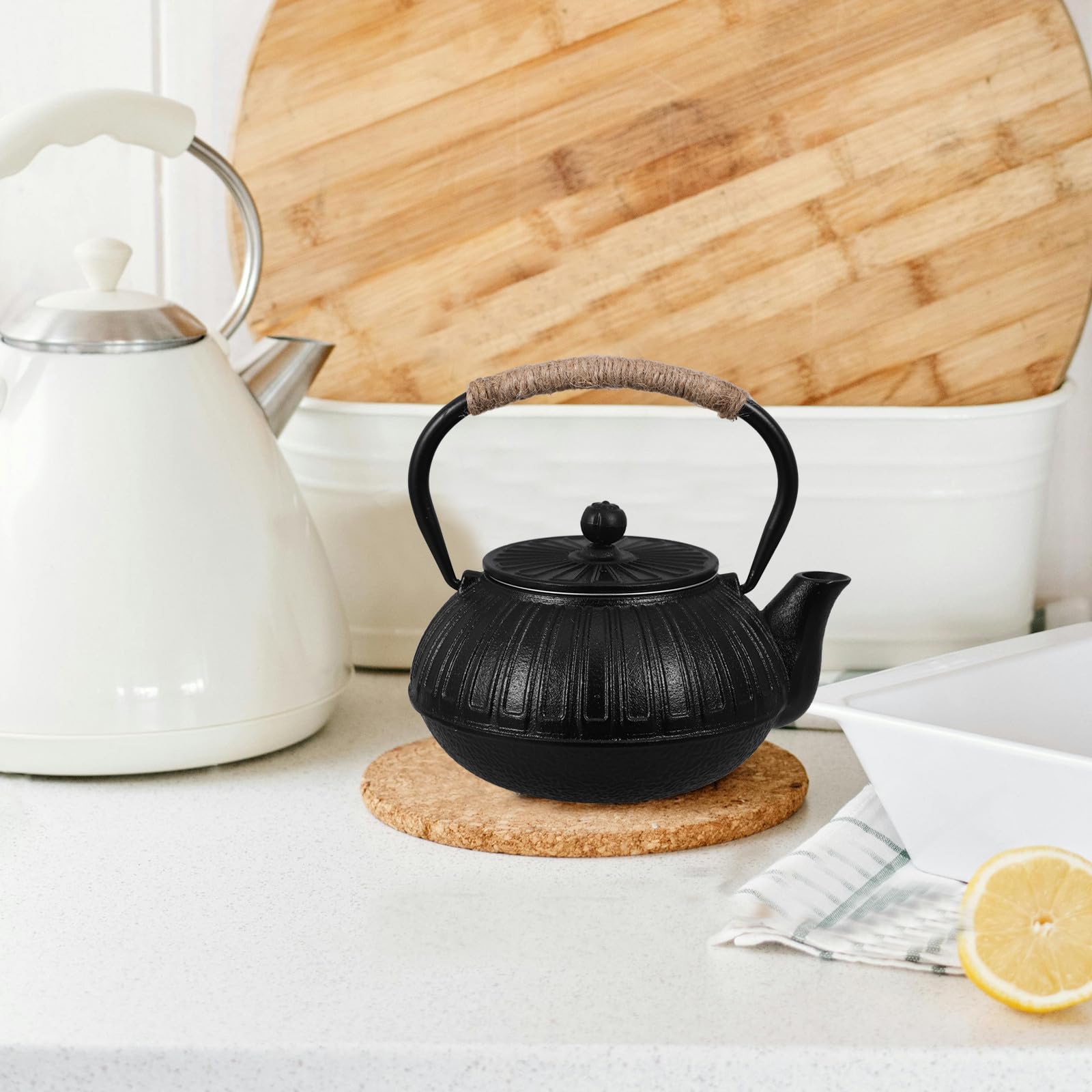 DECHOUS Tetera de Hierro Fundido Estilo Japonés Infusor y Capacidad de 600ml, Adecuado para Hervir Agua en Sala de Té y Compartir Amigos