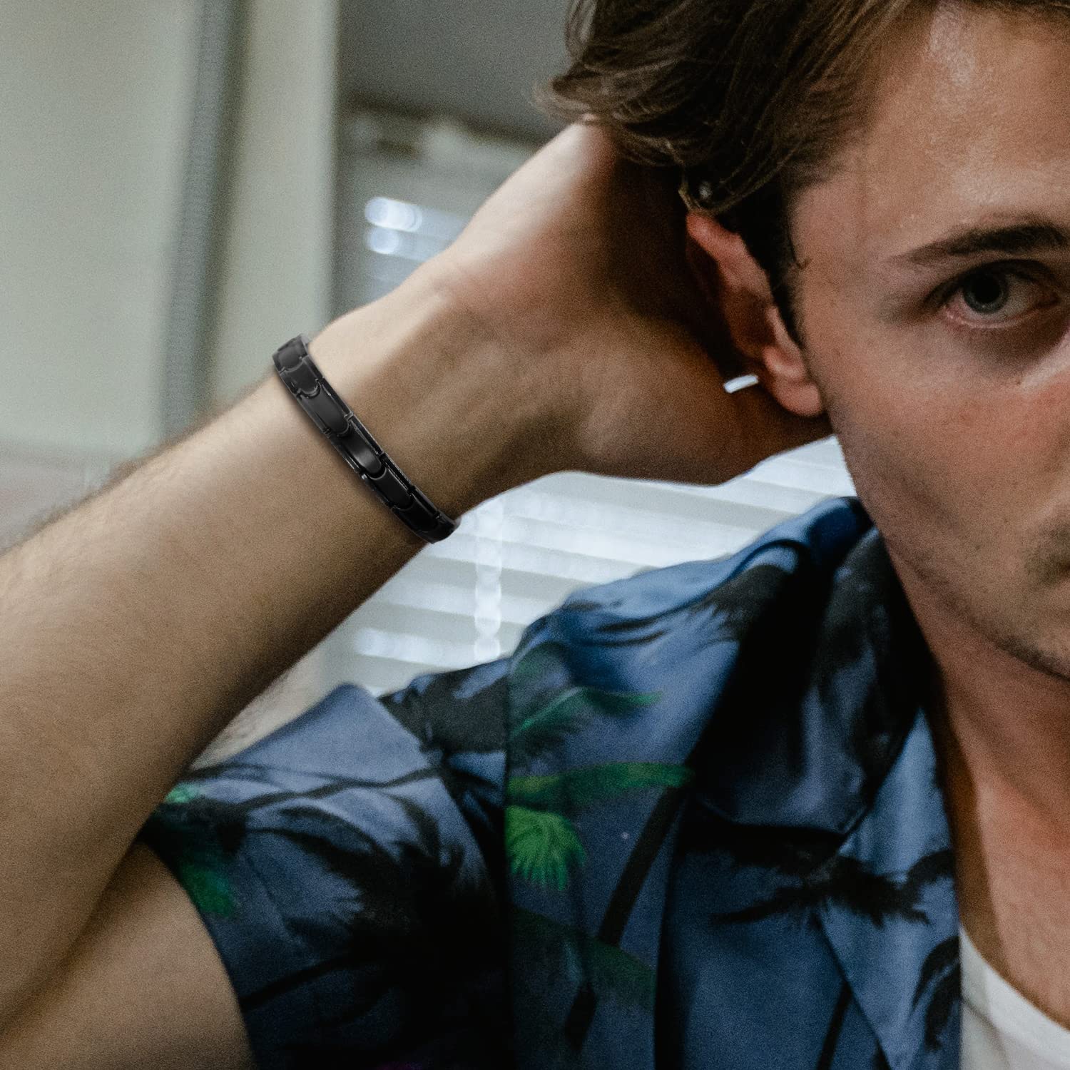 RainSo, un Bracelet Magnétique en Titane pur Romantique et à la Mode, en trois Couleurs de noir, Blanc et Gris-le Même Style Pour les Hommes et les Femmes-y Compris les Outils de Suppression. (Noir)