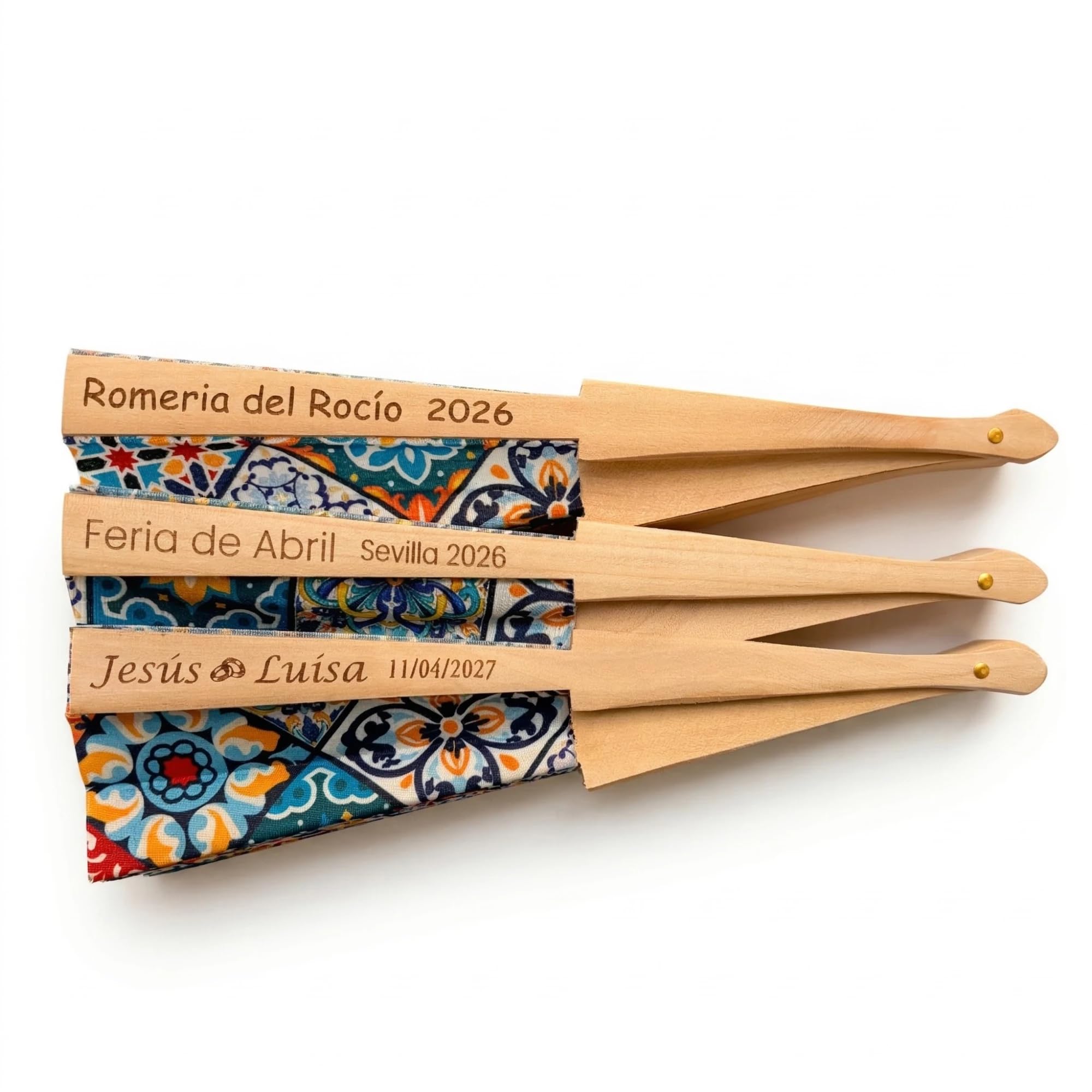 Regalo Grabado Pack de 15 Abanicos Personalizados Madera y Tela Mosaico | Pack de 15 abanicos de madera y tela con estampado mosaico, grabado con texto de 2 líneas o diseño de alianzas.