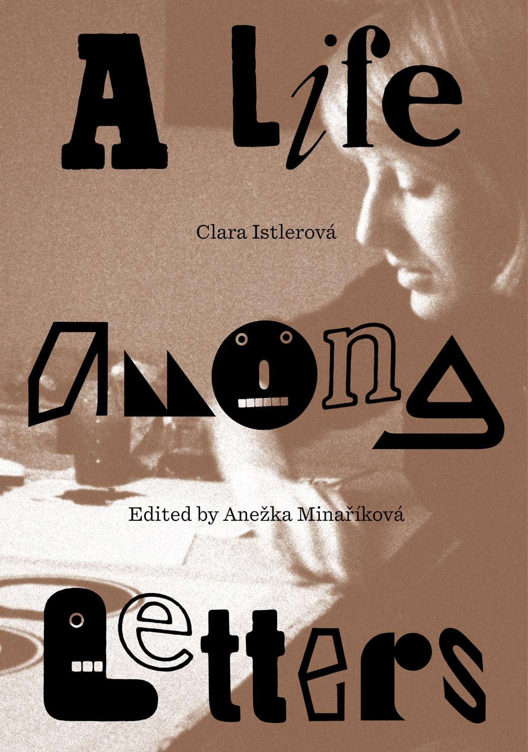 Livre Clara Istlerová précieux pour sublimer votre bibliothèque de design