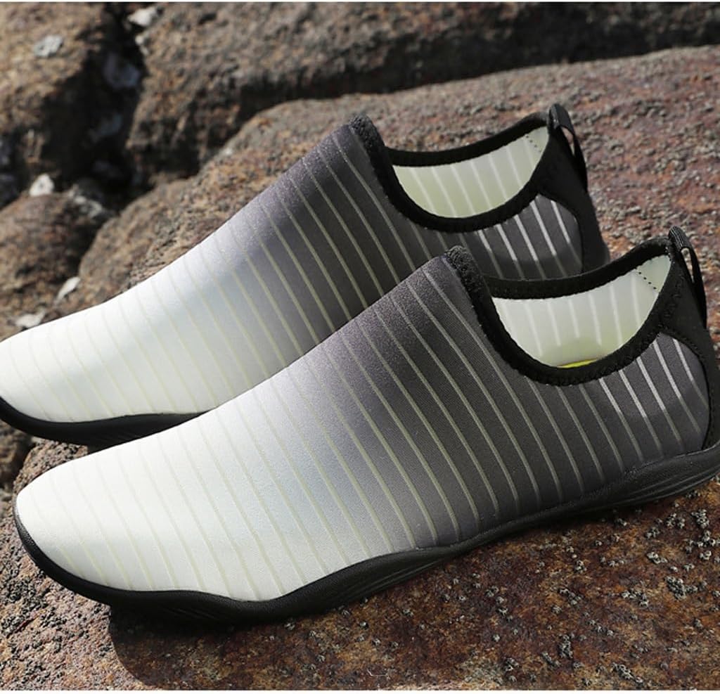 Leisure and Lightweight Beach Shoes for Men and Women Swimming Wading in and Fitness Shoes