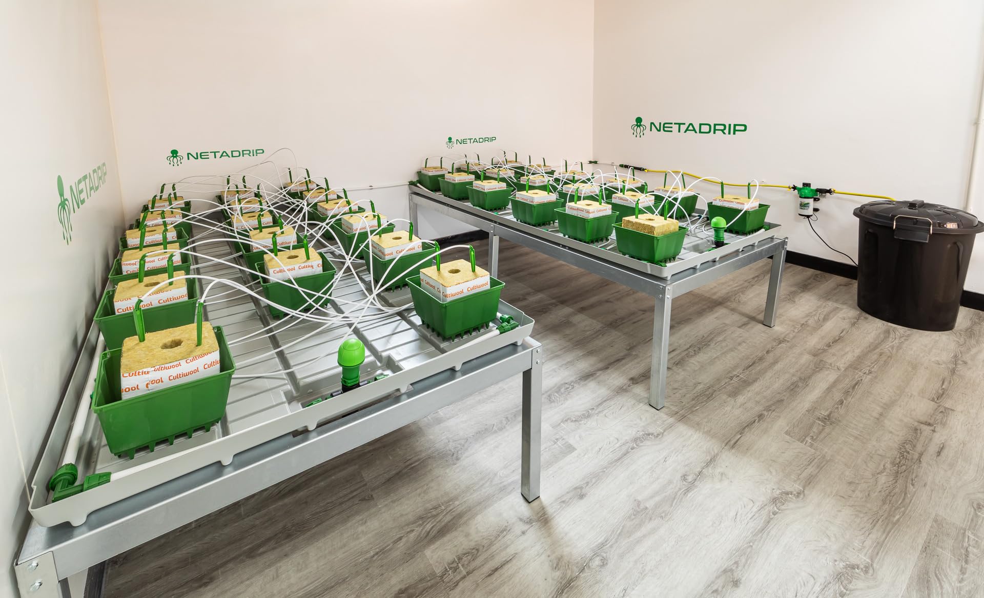 Kit de Riego por Goteo HYDRA, Sistema Automatizado con Bomba de Irrigación, Control Móvil SmartPlug, para 25-250 Plantas, con Válvulas y Goteros de 2L/h (125 PLANTAS)