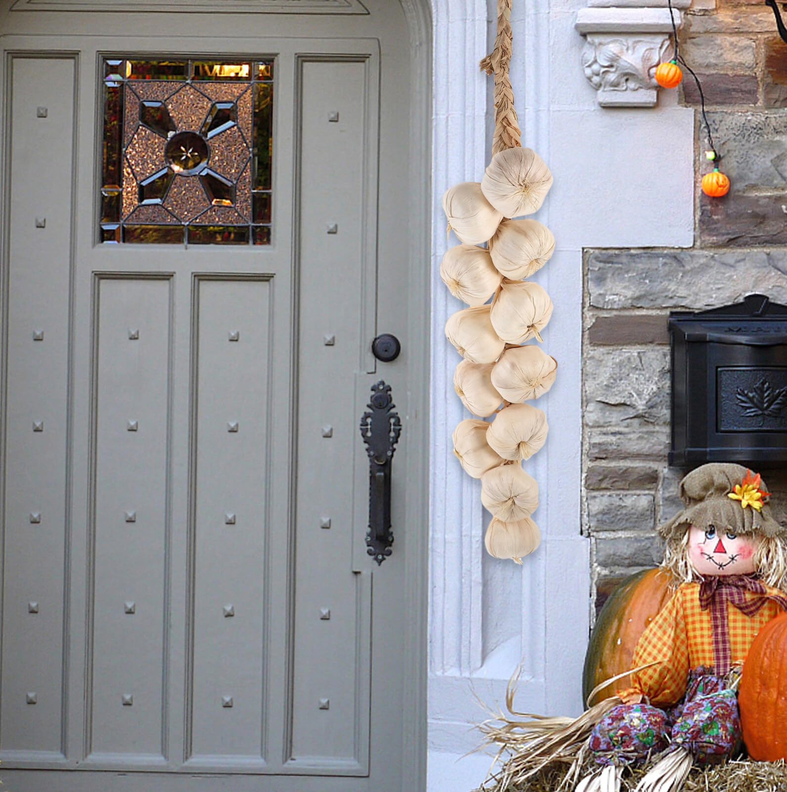 Cabilock 1 pc Halloween Artificial Garlic String-Simulation Artificial Lifelike Fake Vegetable, Hanging String Photography Props for Home Office Kitchen Decoration.