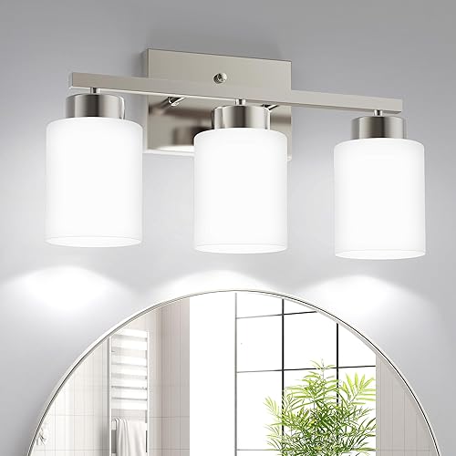 Lámpara de baño de níquel cepillado de 3 luces, moderna luz de tocador sobre espejo, aplique de pared con pantallas de vidrio blanco lechoso