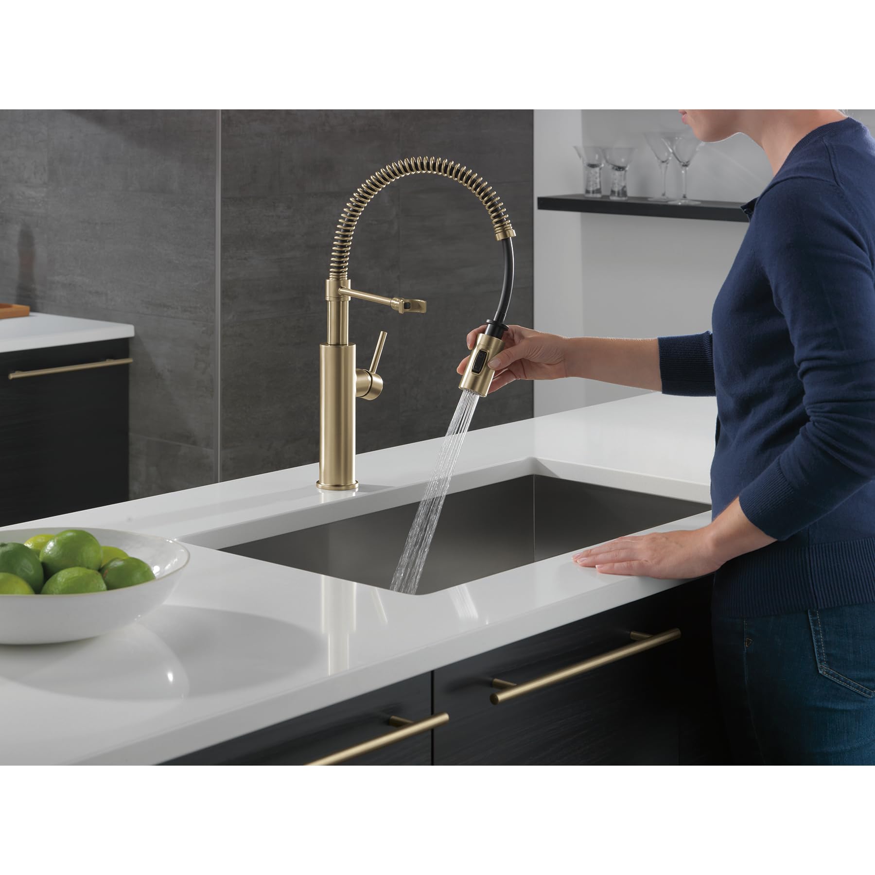 Delta Antoni Pro Style Commercial Kitchen Faucet with Pull Down