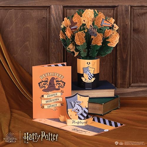 Miniatura 2 de Lovepop Paquete de cumpleaños Harry Potter Hufflepuff, tarjeta de 5 x 7 y ramo desplegable, tarjetas de cumpleaños, regalos y decoraciones de Harry