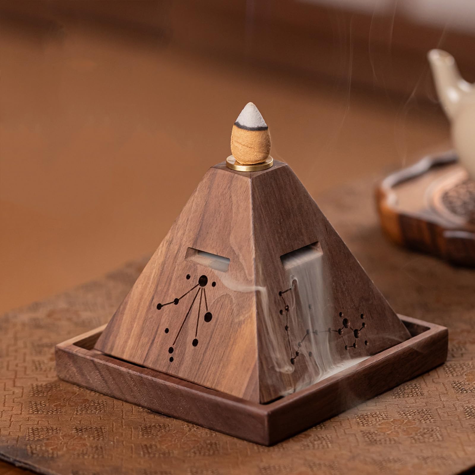 Quemador De Incienso De Madera con Reflujo, Caja De Incienso Portátil con Forma De Pagoda De Constelación, Imanes Integrados, Nogal Y Latón, para Estudio, Salón De Té Y Oficina