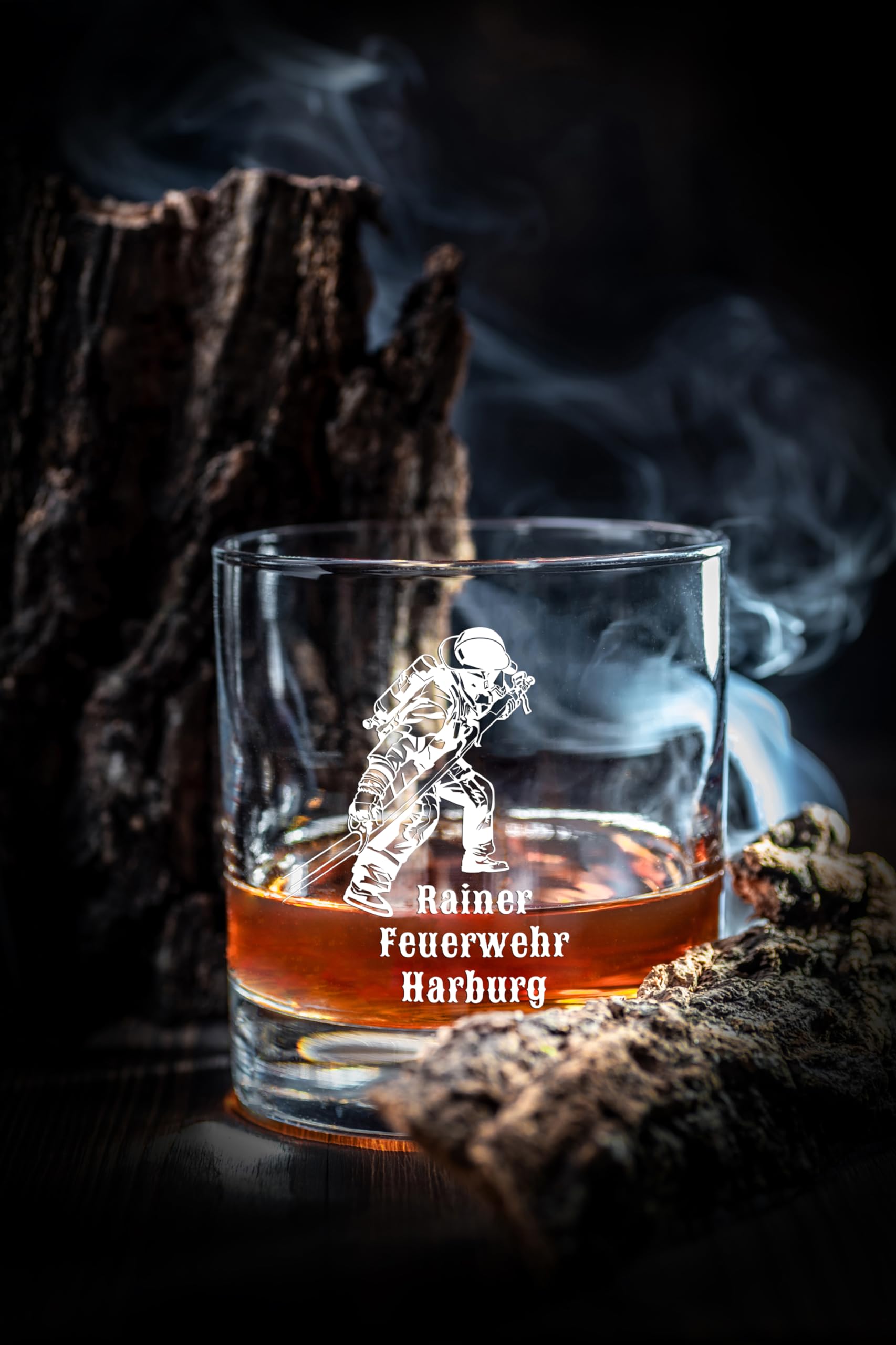Whisky Set Feuerwehr Gravur und Wunschtext Karaffe 700 ml und Gläser personalisiert Holzbox Geschenk (Motiv 4: Feuerwehrmann mit Schlauch, Karaffe + 4 Gläser)