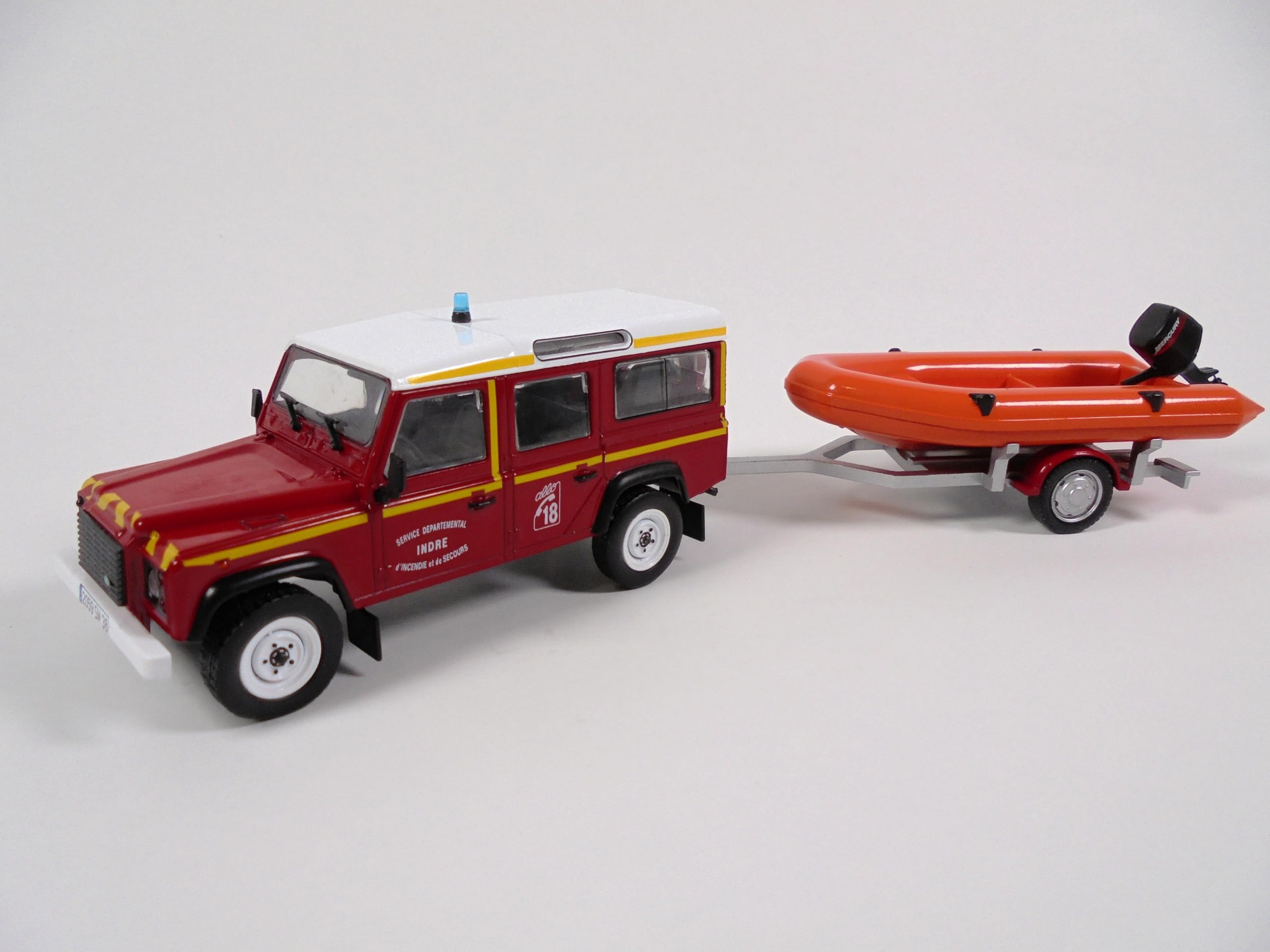 OPO 10 - 1/43 Land Rover Defender Fire Truck with SDIS Indre Rescue Boat - Hachette CPL12 Firefighter Light Vehicle