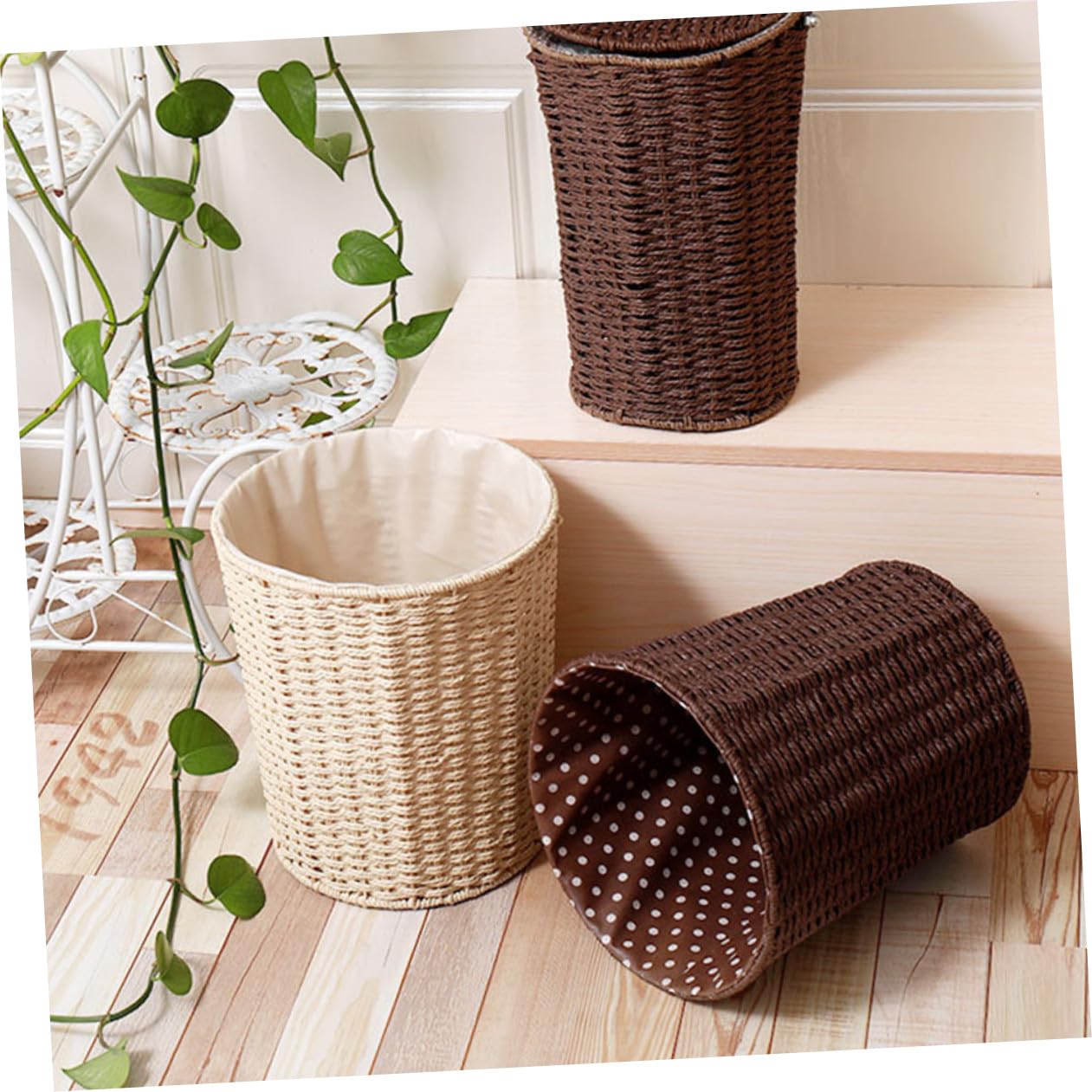 Rattan Woven Trash Can with Liner, Beige Wicker Storage Basket for Kitchen and Bedroom, Household Wastebasket for Home Organization and Versatile Garbage Bin Random Style