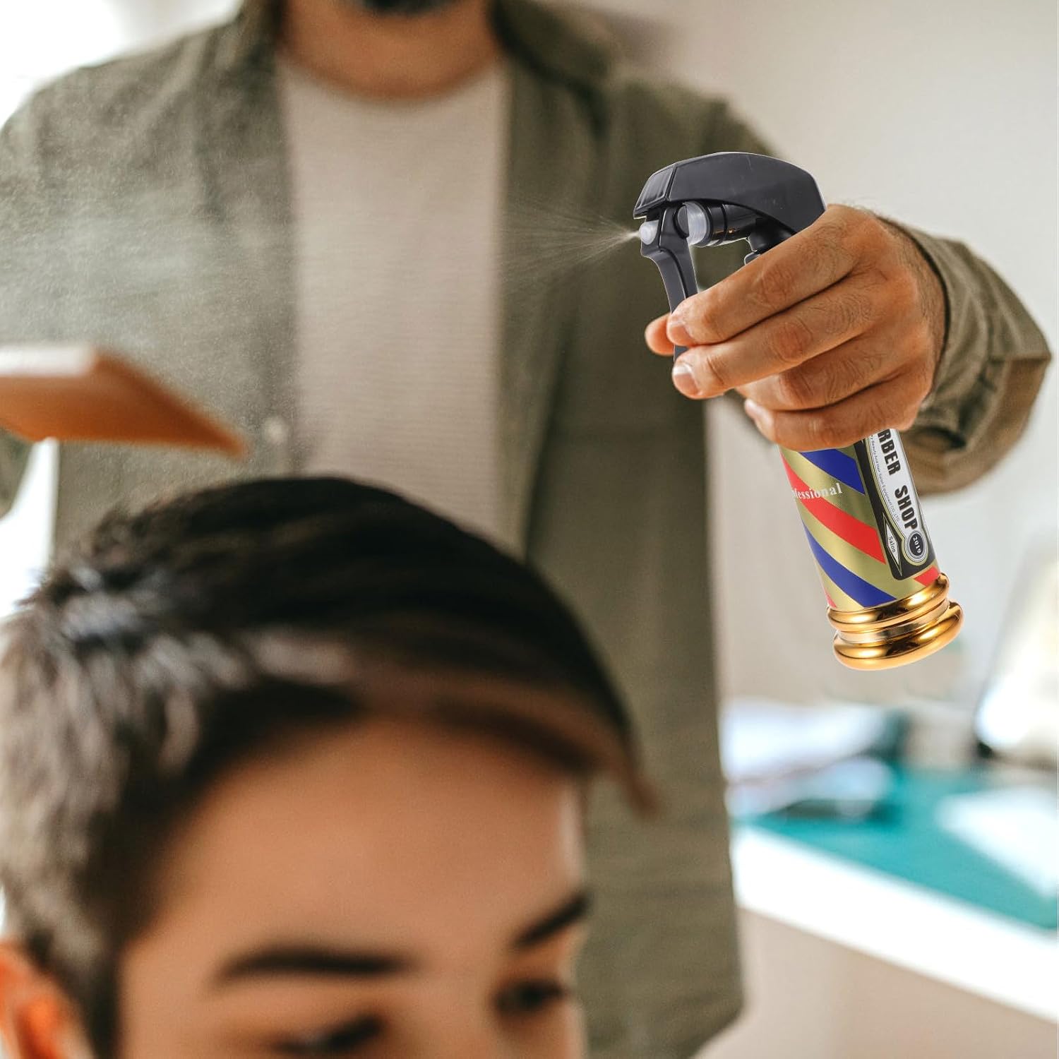 Toyvian Fine Mist for Daily Life and Barber Shop Use Hair Spray Bottle Spray Bottle Retro Style Plastic for Cosmetic and Water Storage, Lightweight and Easy to Carry