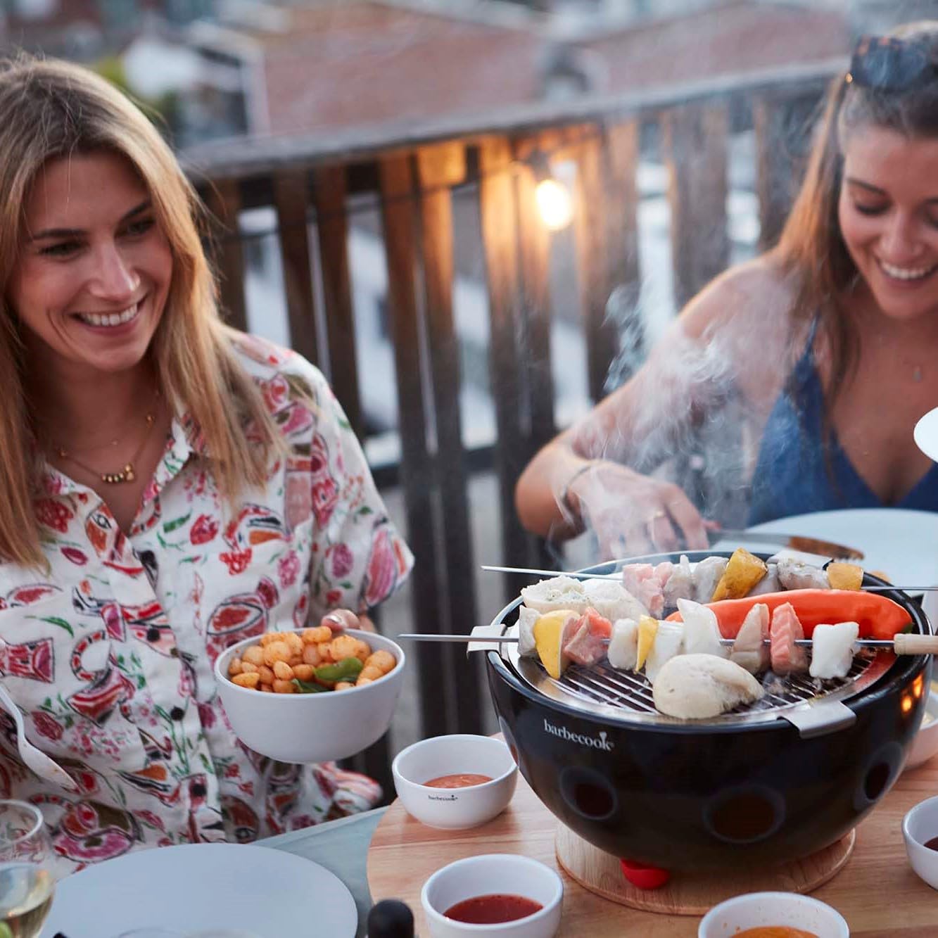 Barbecook Joya Holzkohlegrill Tischgrill geeignet für Balkon als Outdoor Camping-Grill, Schwarz