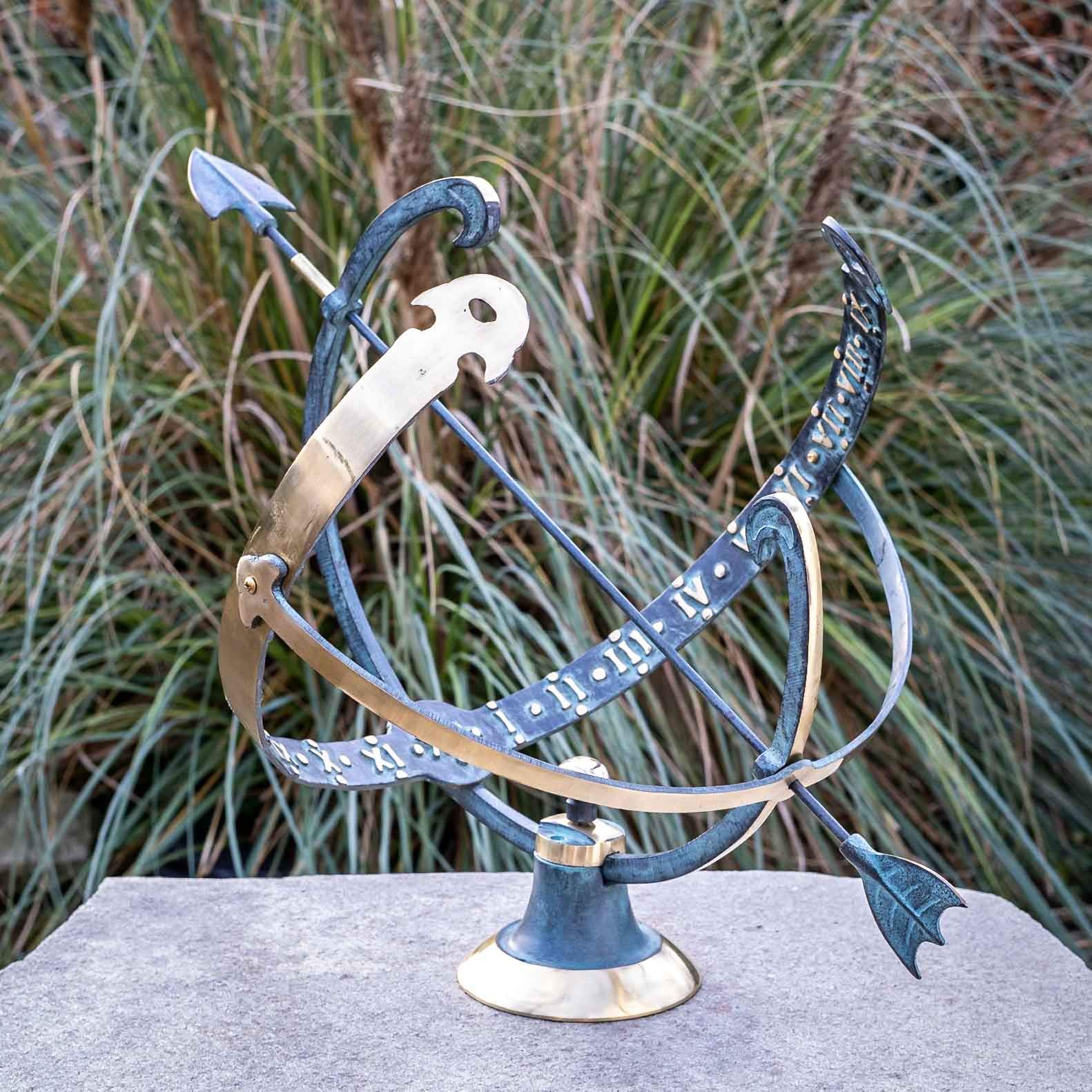 IDYL Outdoor Zeitmesser aus Bronze Sonnenuhr - hochwertig und auffällig | Nr. 0028 | Maße: 45 x 55 x 40 cm