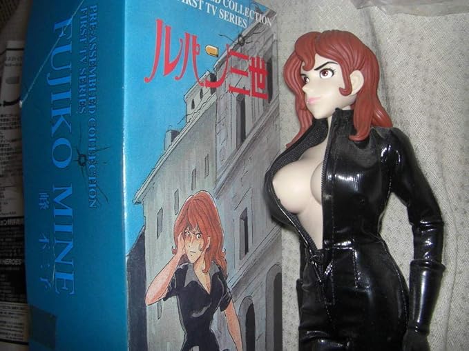 Amazon ルパン三世 峰不二子 セクシー ソフビ フィギュア 人形 大 2７ｃｍ１９９７年 初期バージョン フィギュア ドール 通販