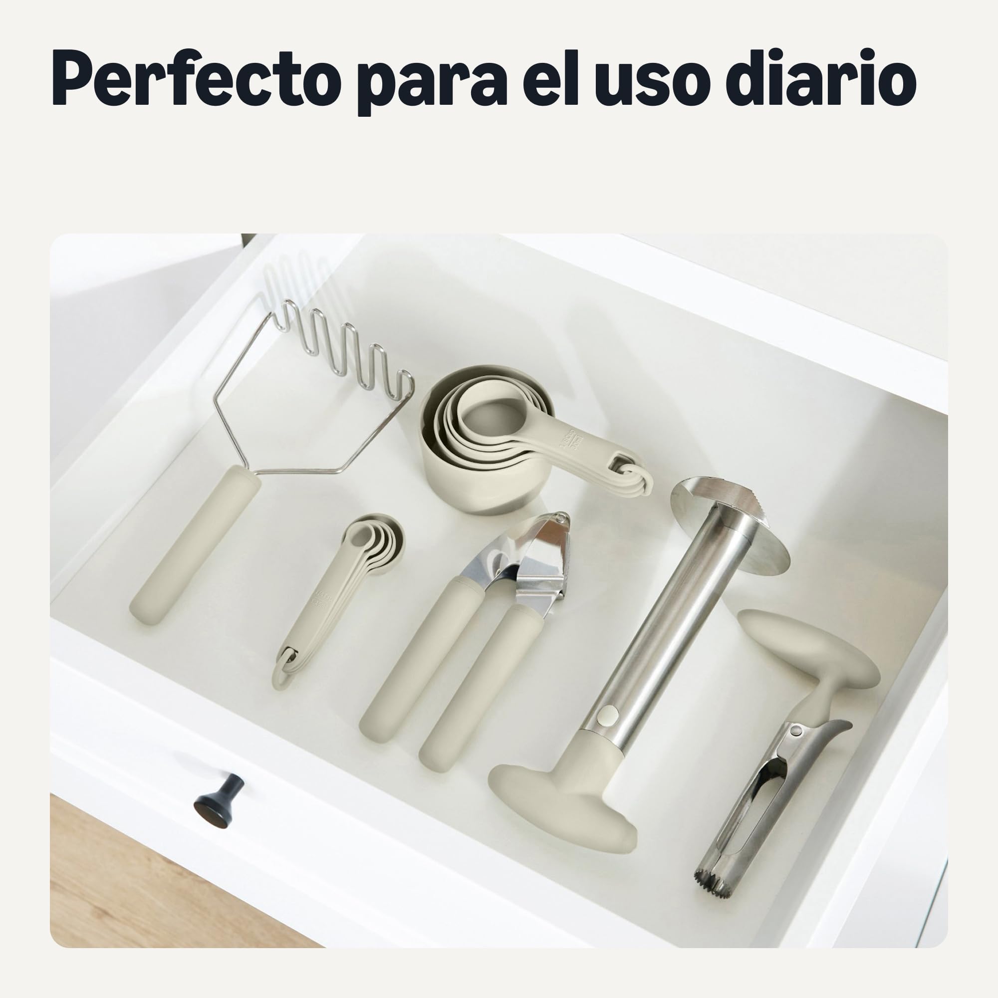 Amazon Basics Prensa de Ajos, Asa de Agarre Suave, Apta para Lavavajillas, Gris Lino