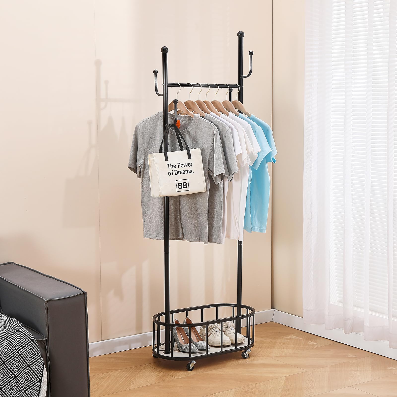 BOOSDEN Kleiderständer Metall, Kleiderständer Schwarz, 61 x 33.3 x 172cm | Kleiderstange auf Rollen, Fahrbarer Kleiderständer mit Ablage und 4 Haken, ür Mäntel, Hemden, Kleider, Schuhe und Taschen