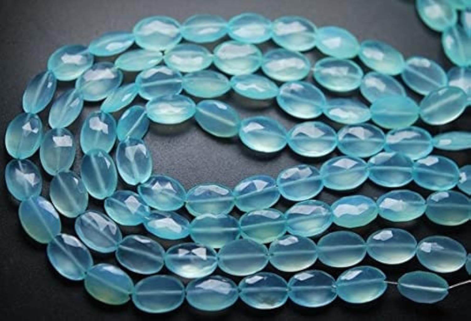 Aqua Chalcedony Faceted Oval de 8x12mm en briollets d'exception pour joaillerie fine
