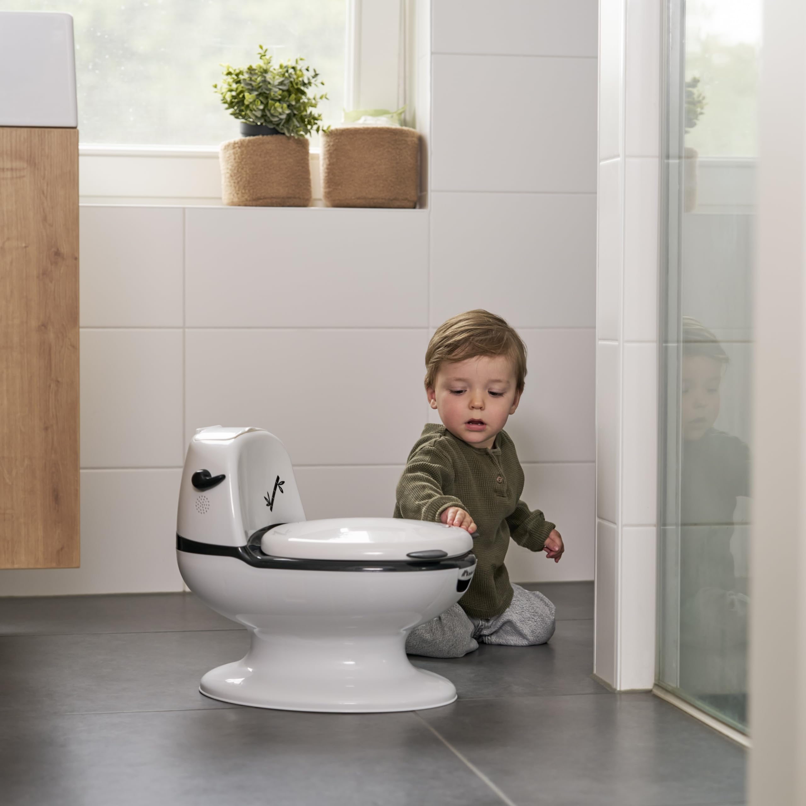 Bebeconfort WC Mini Size, Vasino bambini, 1-3 anni, 0-20 kg, Design realistico con paraspruzzi, Suono dello scarico, Tazza rimovibile, Facile da pulire, Piedino in gomma, Panda
