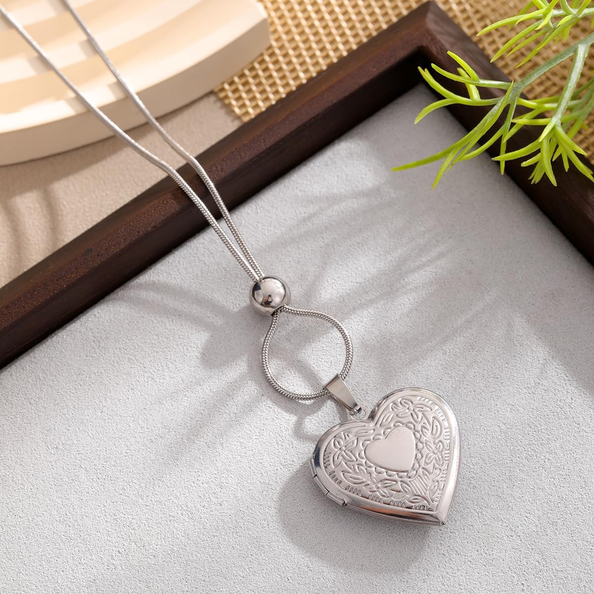ZFAIRY Heart Locket Necklace with Photo Frame, Stainless Steel, Adjustable Chain, Silver