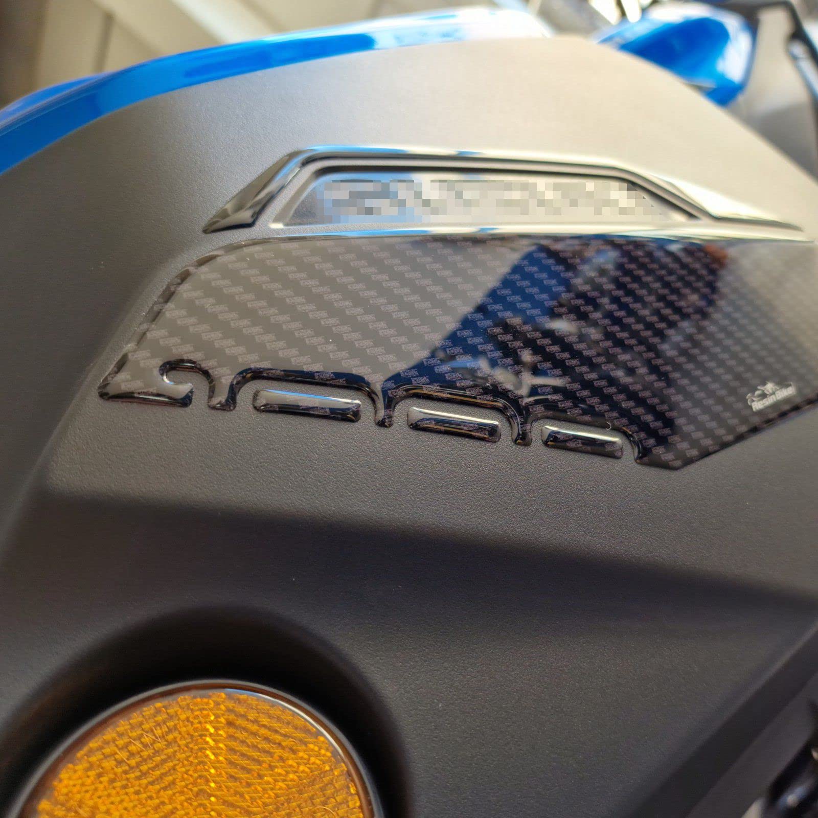 Resin Bike Aufkleber für Motorrad Kompatibel mit Suzuki GSX-S 1000 GT 2022-2025 Schutz für die Seitentaschen vor Stößen und Kratzern. Paar 3D-Harzklebstoff - Stickers - Made in Italy