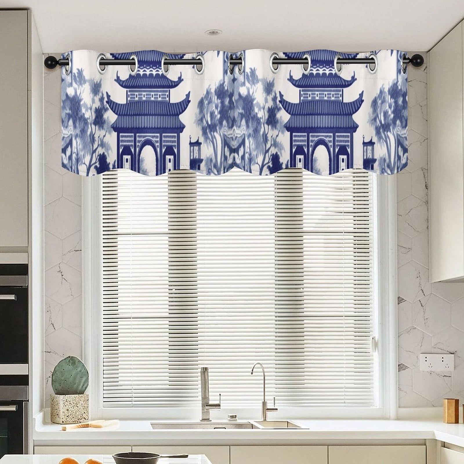 Cantonnière Chinoiserie traditionnelle bleue, textile raffiné 132x45cm