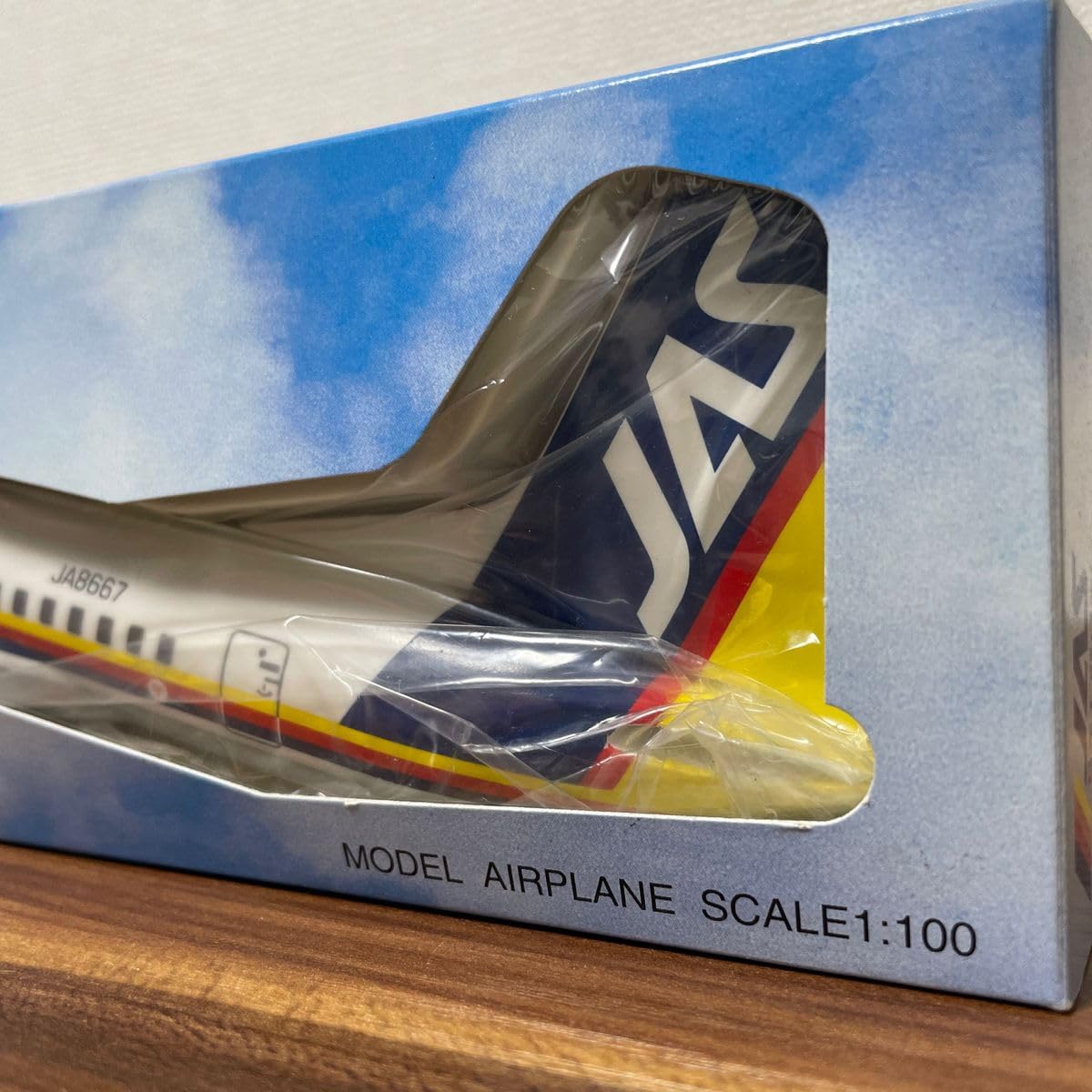Amazon.co.jp: 飛行機 模型 YS-11 JAS 1:100 : おもちゃ